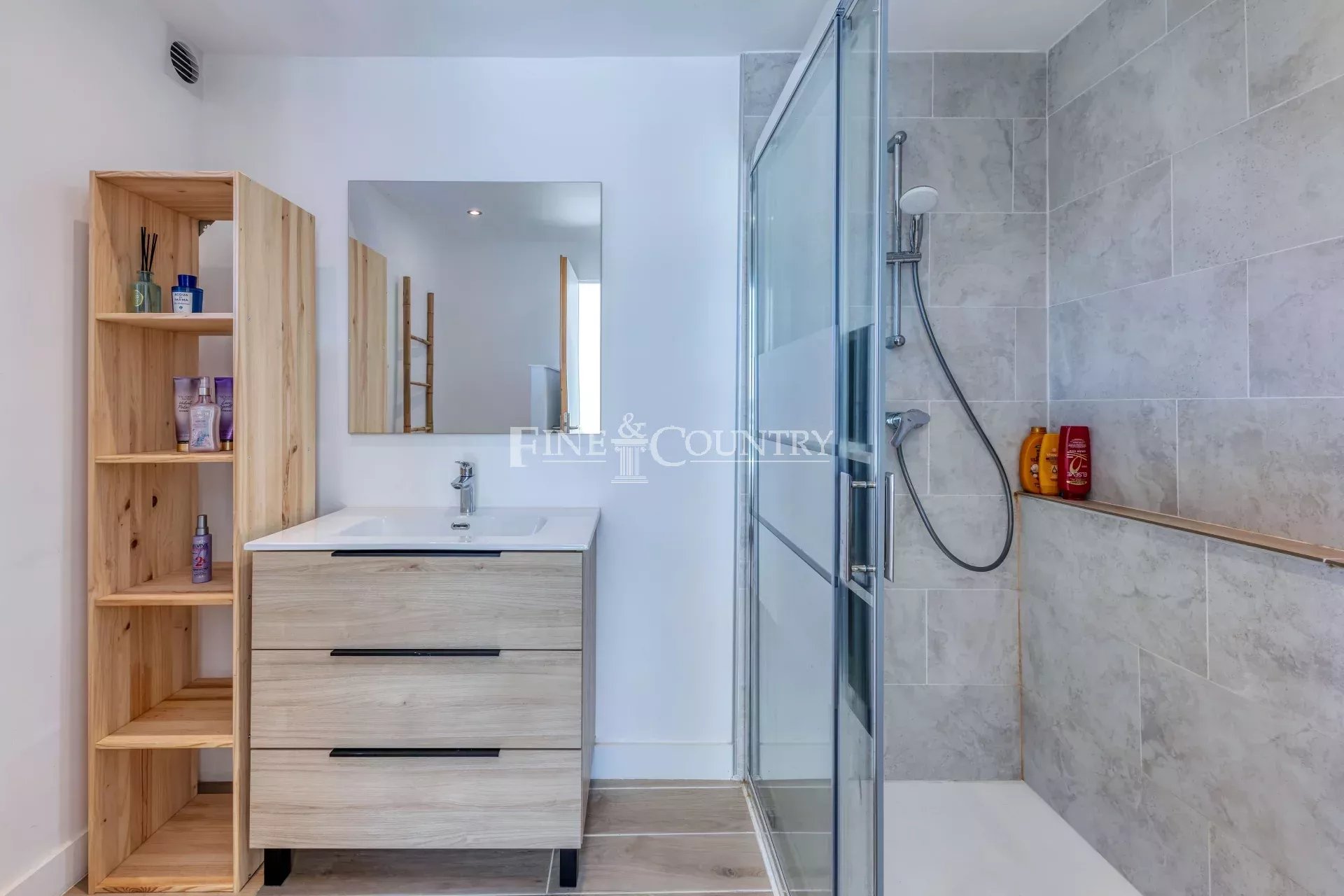 Photo of For sale  Villa in Valbonne - Panoramic view