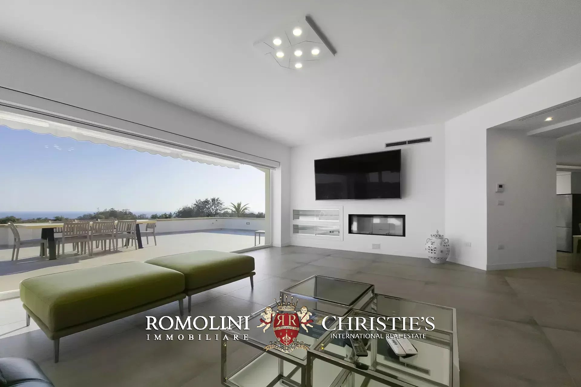 5 Bedroom Villa/Townhouse's Image 6