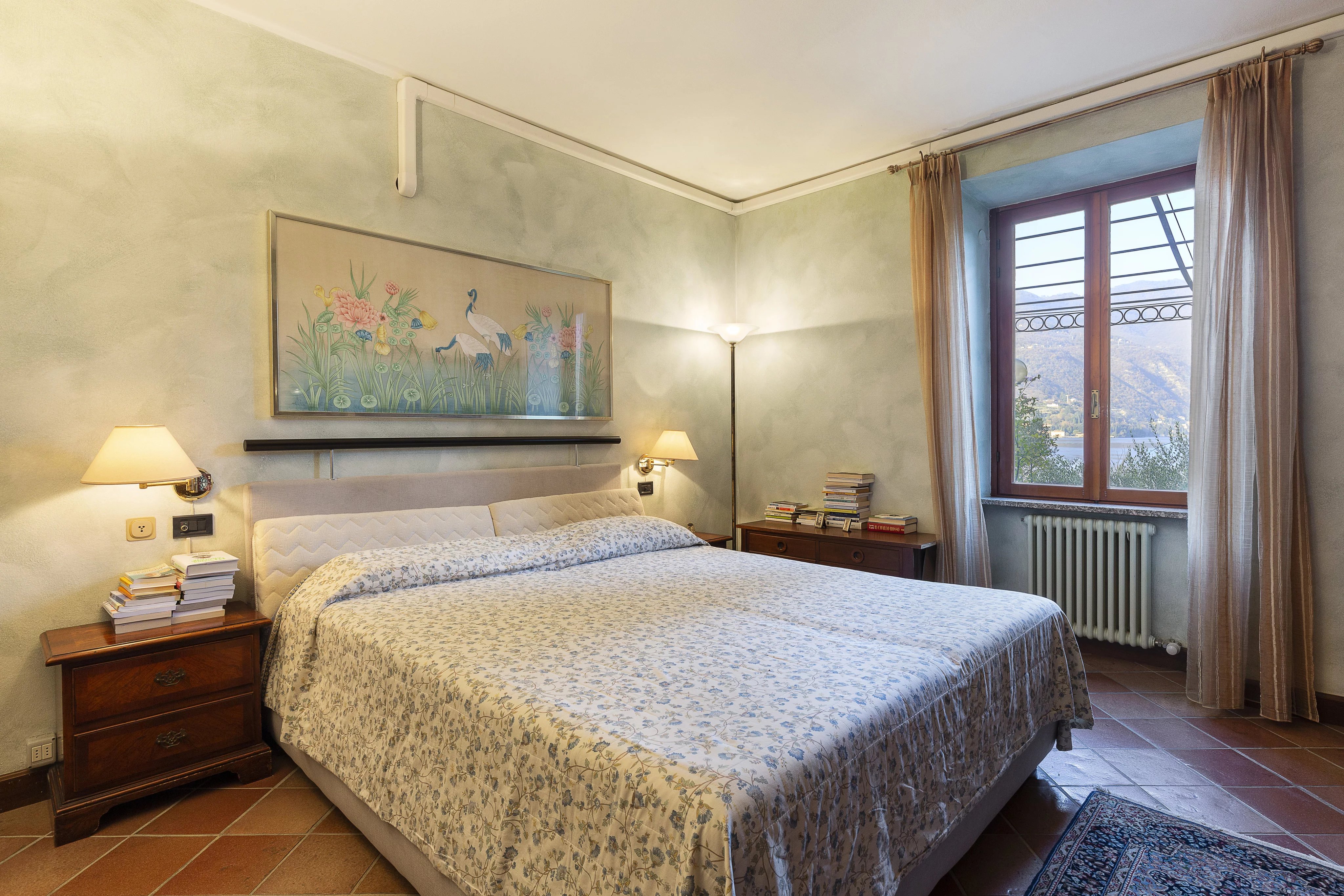 Portion of Villa, pied à l'eau, for sale in Como, on the Lake. - picture 16 title=