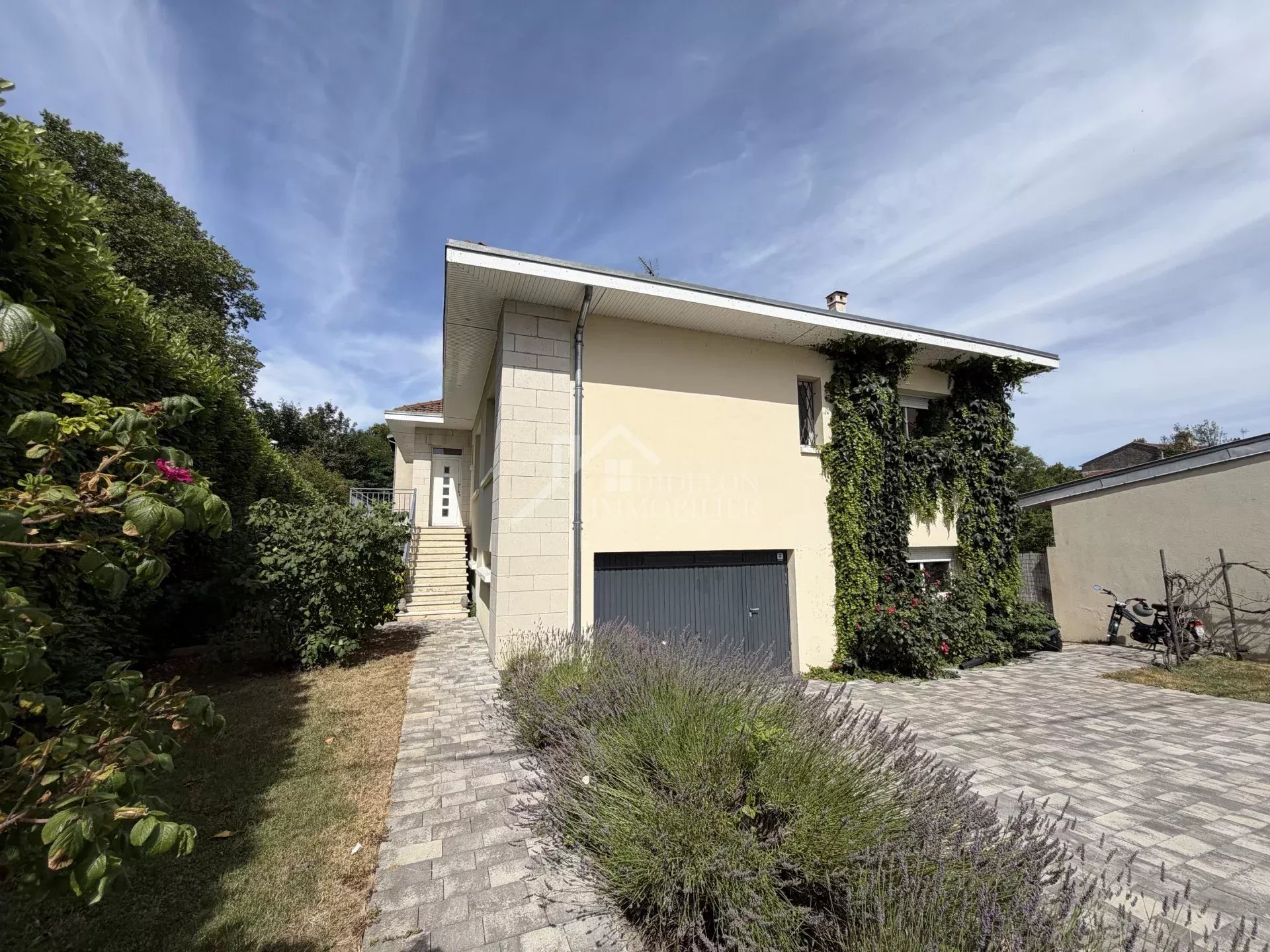 Agence immobilière de 