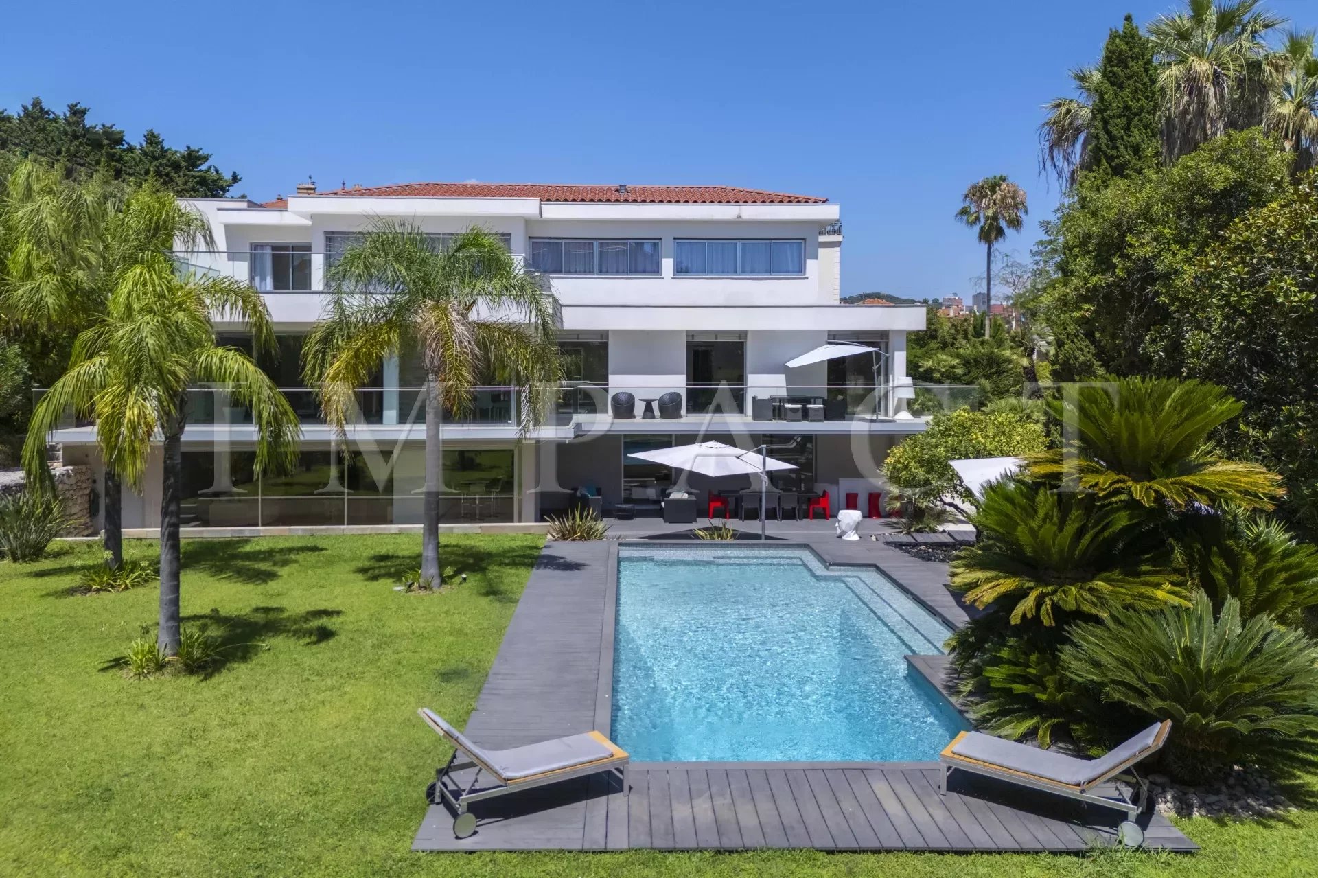 Contemporary villa for rent Cannes