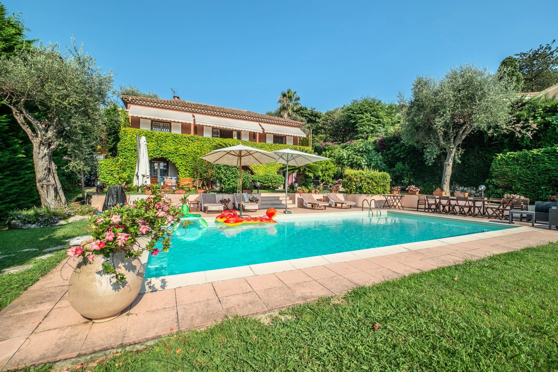1071601-Charmante villa provençale avec piscine