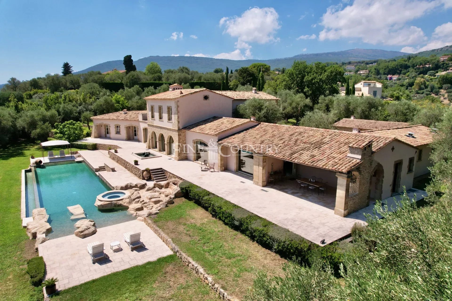 Villa for sale in Chateauneuf-de-Grasse, Cote d'Azur