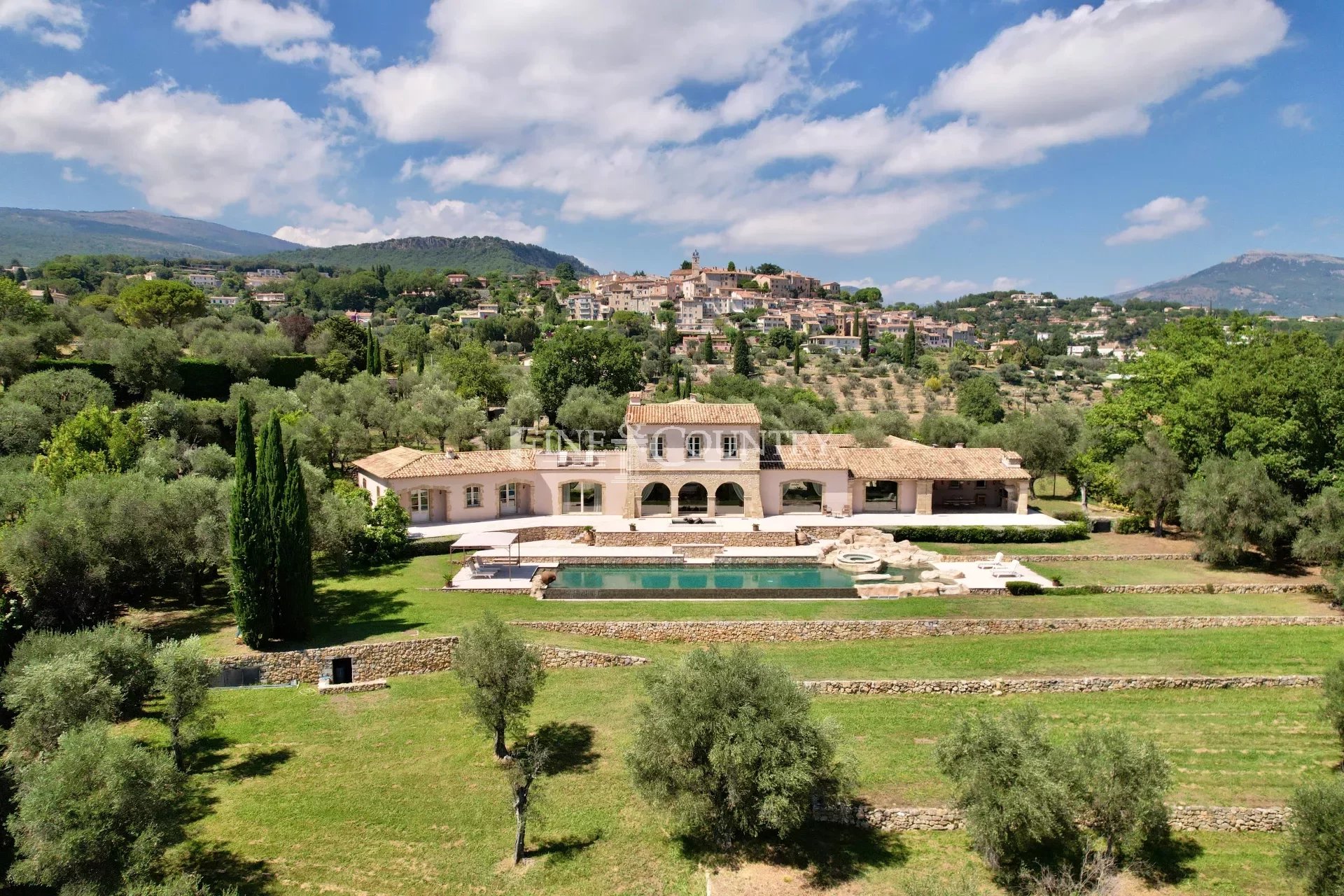Photo of Villa for sale in Chateauneuf-de-Grasse, Cote d'Azur