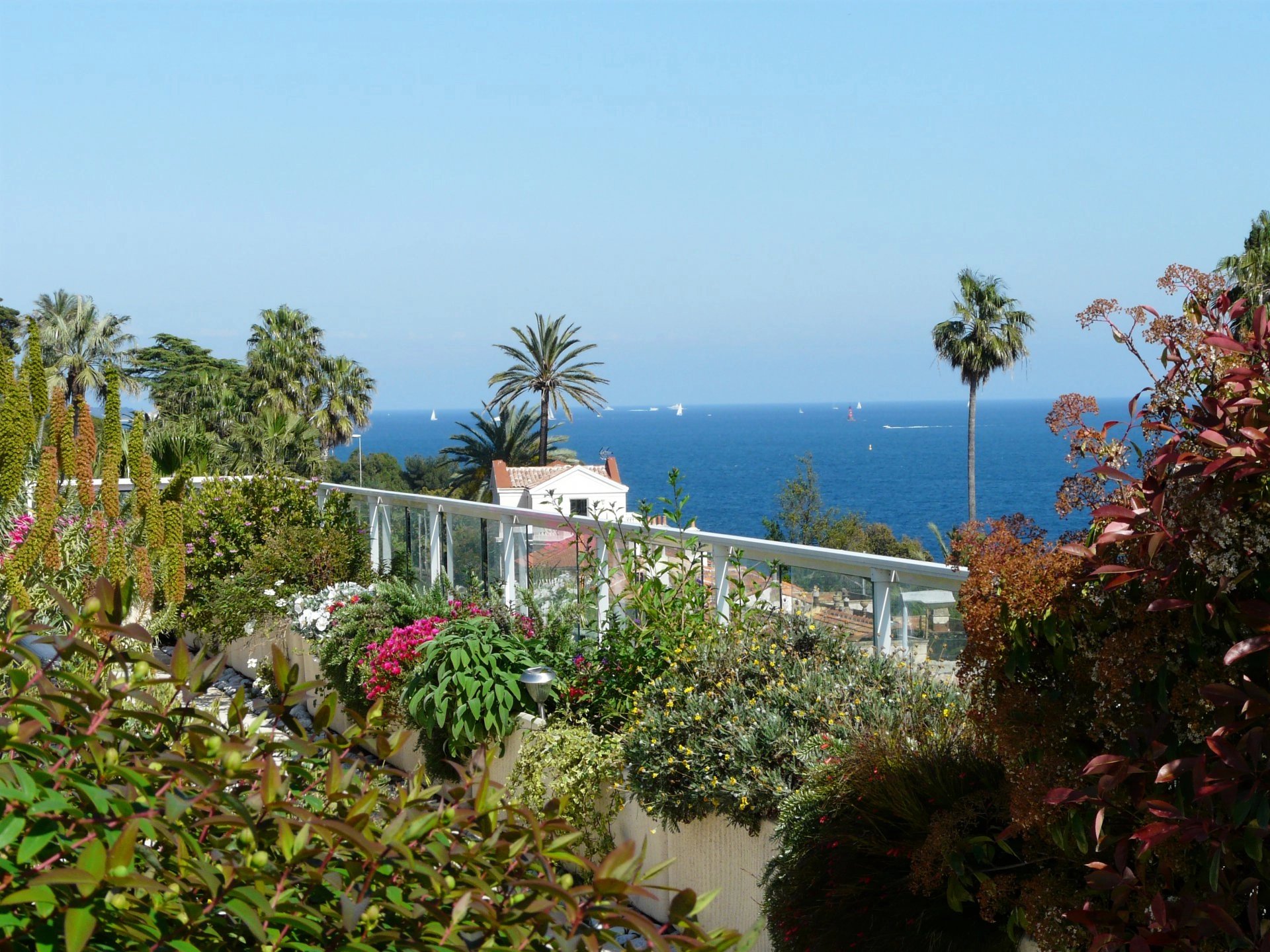 SUPERB PENTHOUSE WITH PANORAMIC SEA VIEW AT 700 M FROM THE BEACH
