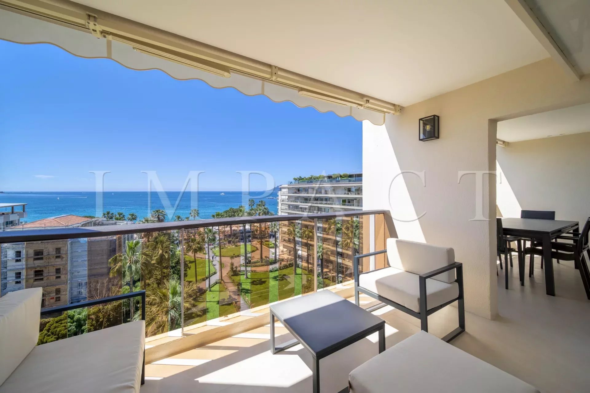 Cannes Croisette apartment for Rent sea view