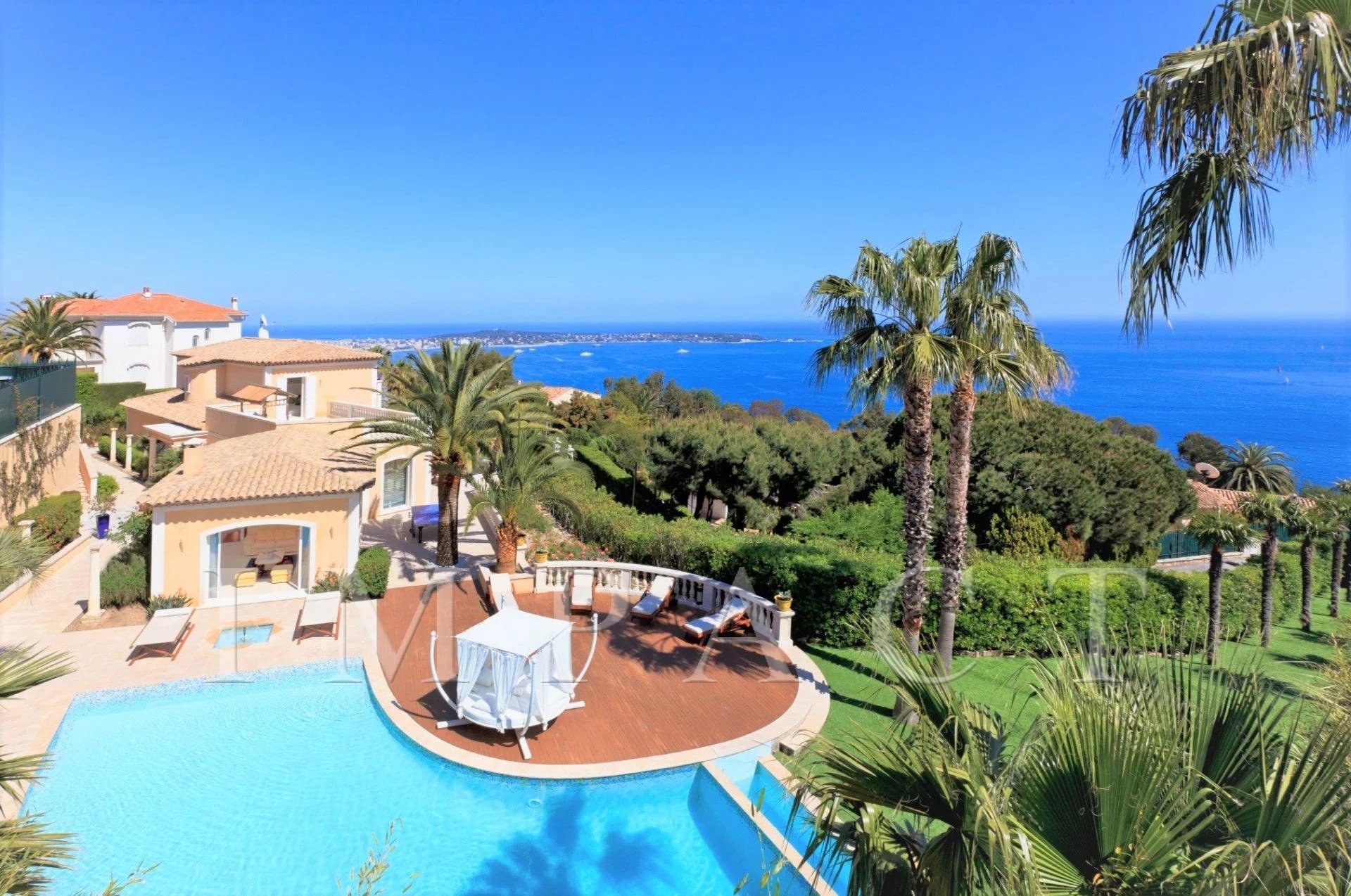 Prestigious villa to rent on the heights of Cannes