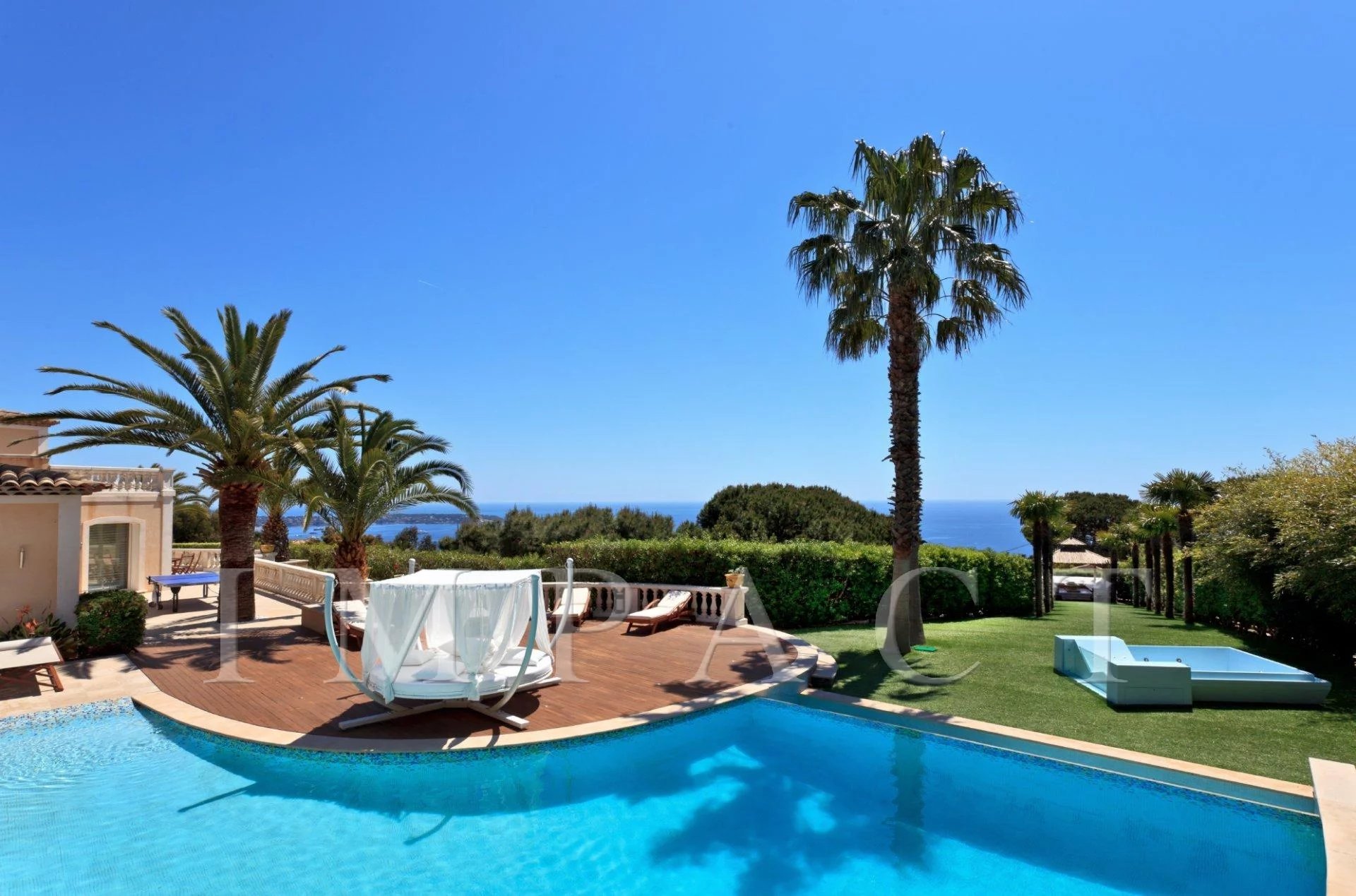 Villa with pool and sea view for rent Vallauris 