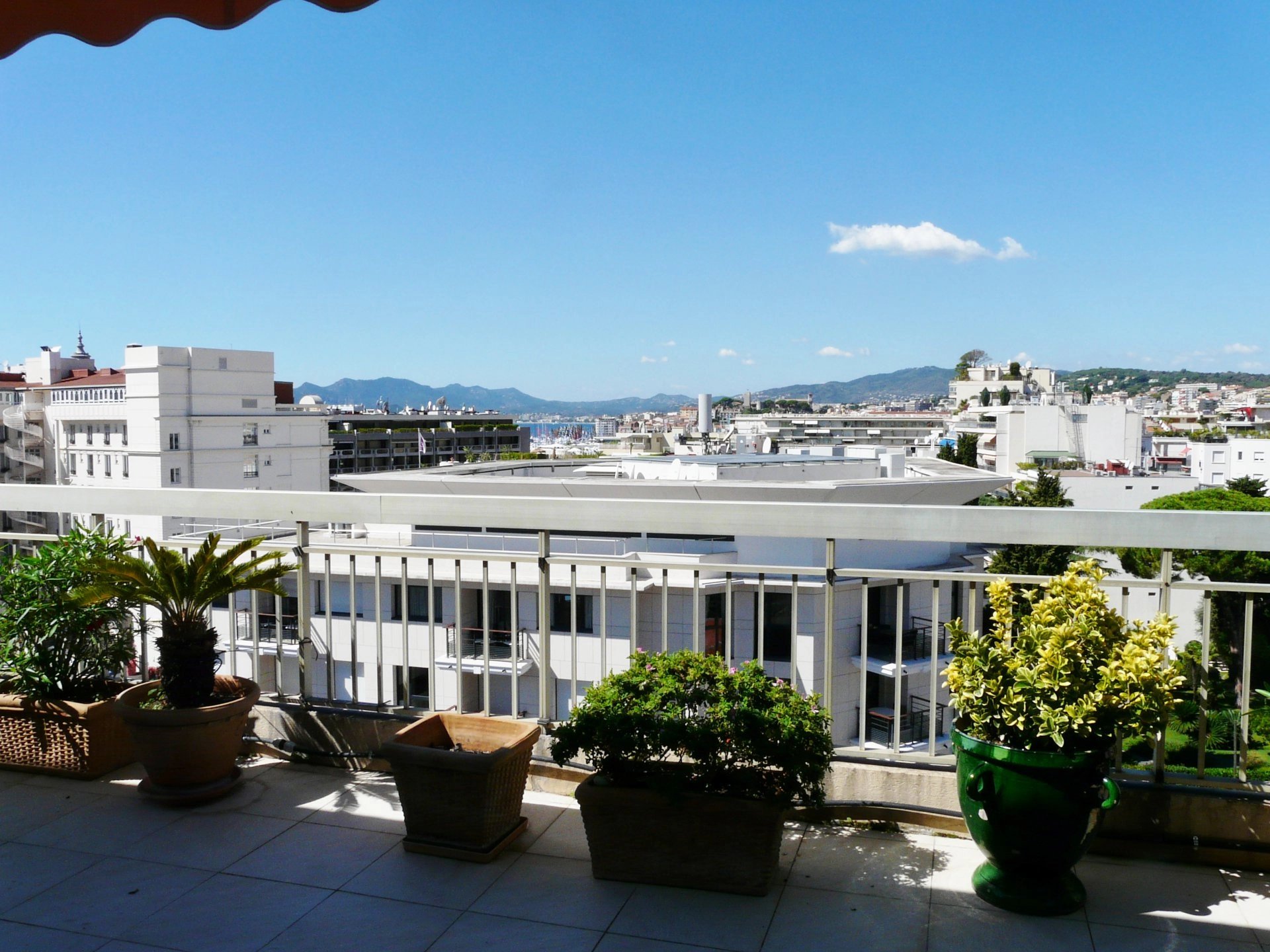 TOIT TERRASSE AVEC VUE MER ET GRANDE TERRASSE