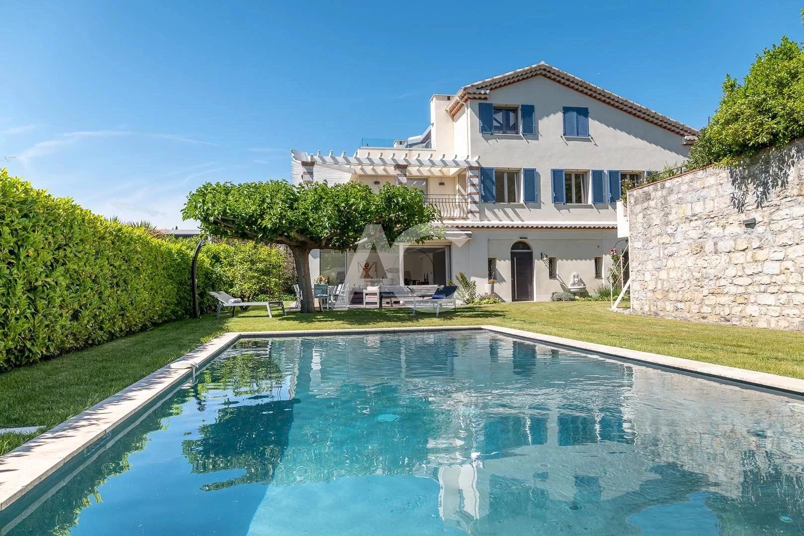 Villa in closed domain - West side of Cap d'Antibes