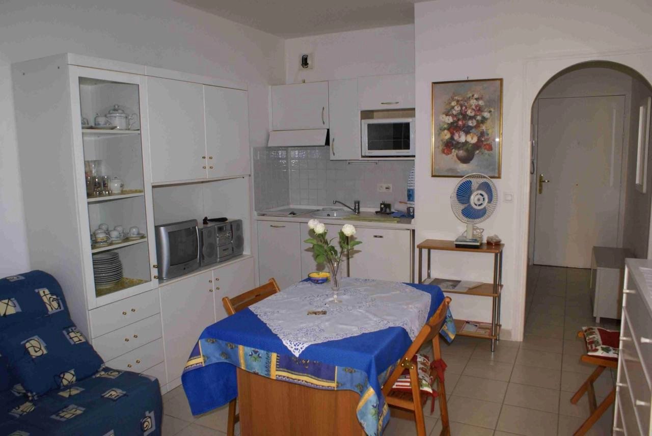 REAL ESTATE MENTON- Nice one room flat in the town centre