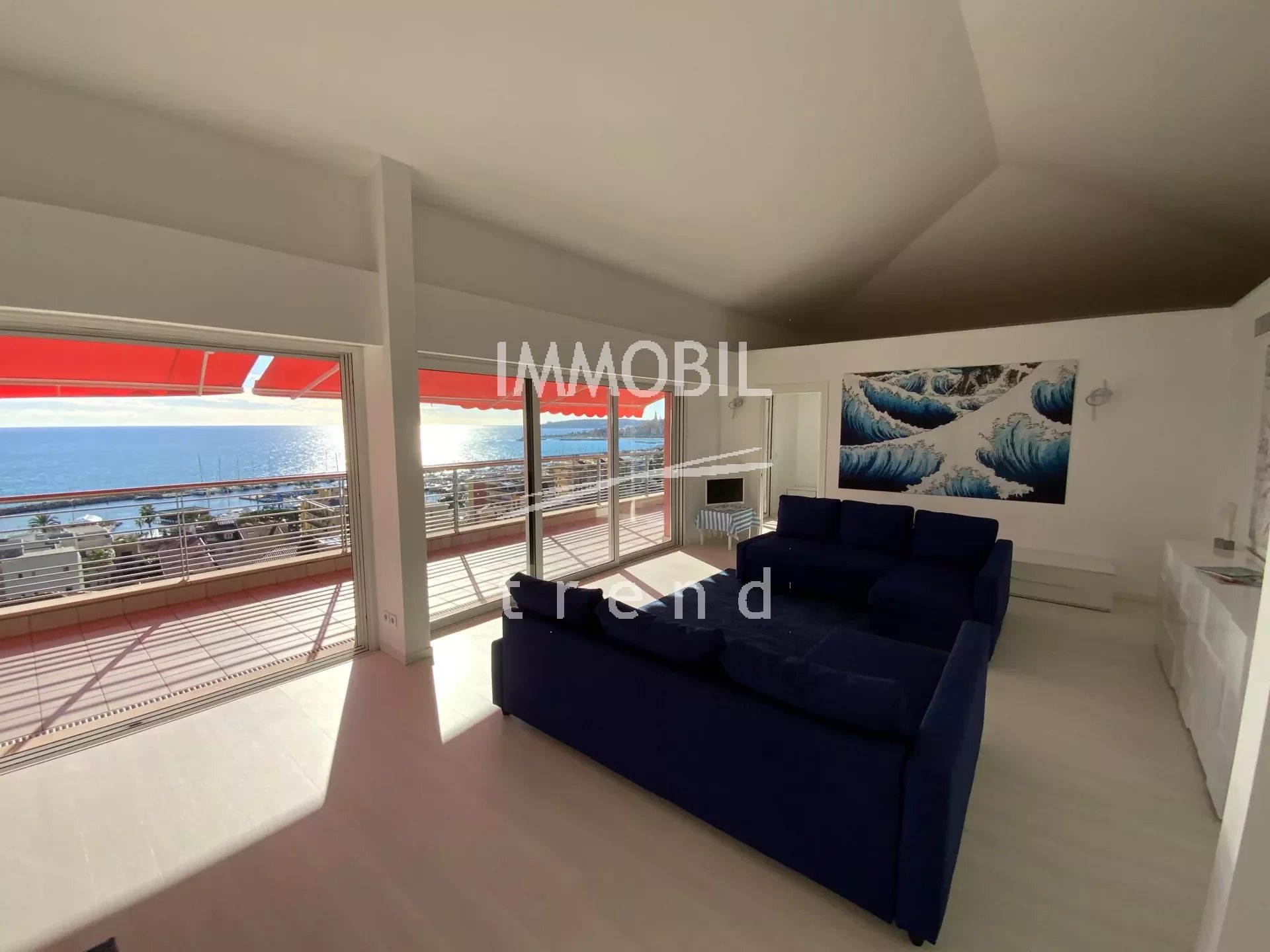 Menton immobilier - A vendre,  penthouse de quatre pièces avec splendide vue mer panoramique