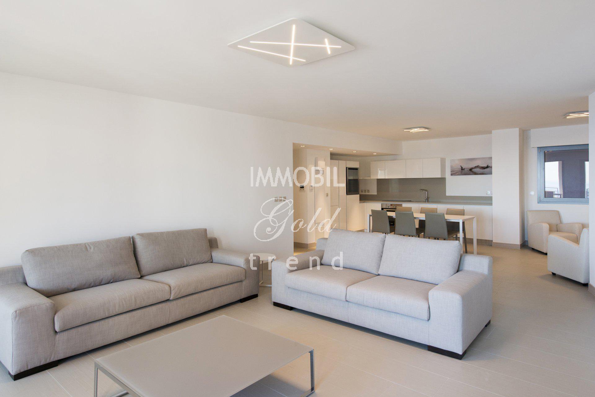Real estate Beausoleil - For rental two bedroom apartment close to Monaco, with two terraces, sea view and a parking space