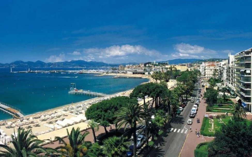Beach – rue d(Antibes- 3 bedrooms’ apartment in Cannes.