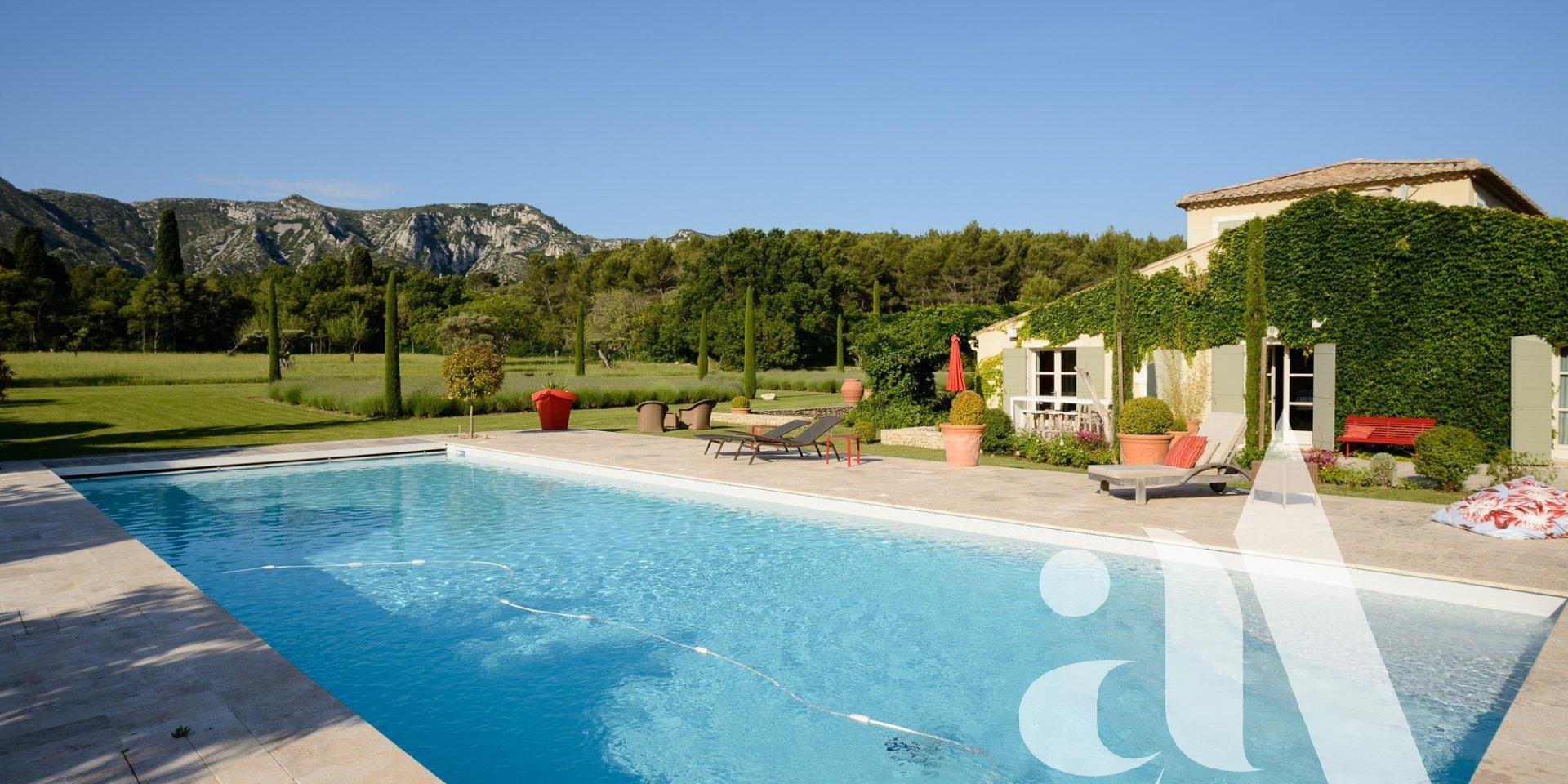 Country house in the Alpilles- Saint Rémy de Provence - 6 BEDROOMS - 12 PEOPLE
