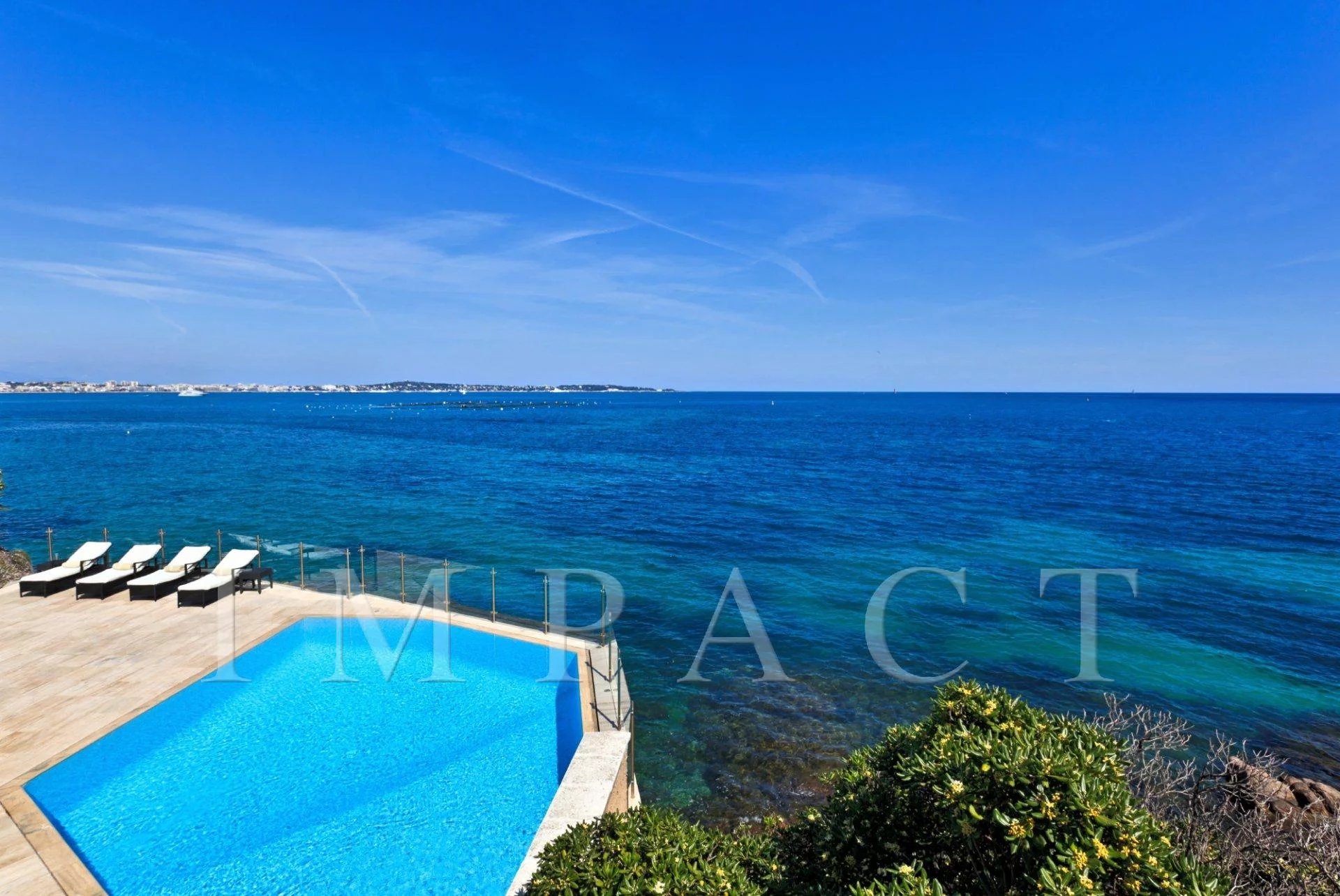 Waterfront Villa Cannes to rent