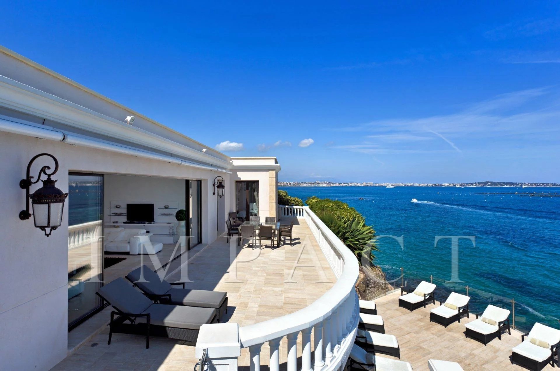 Villa pied dans l'eau à louer Cannes