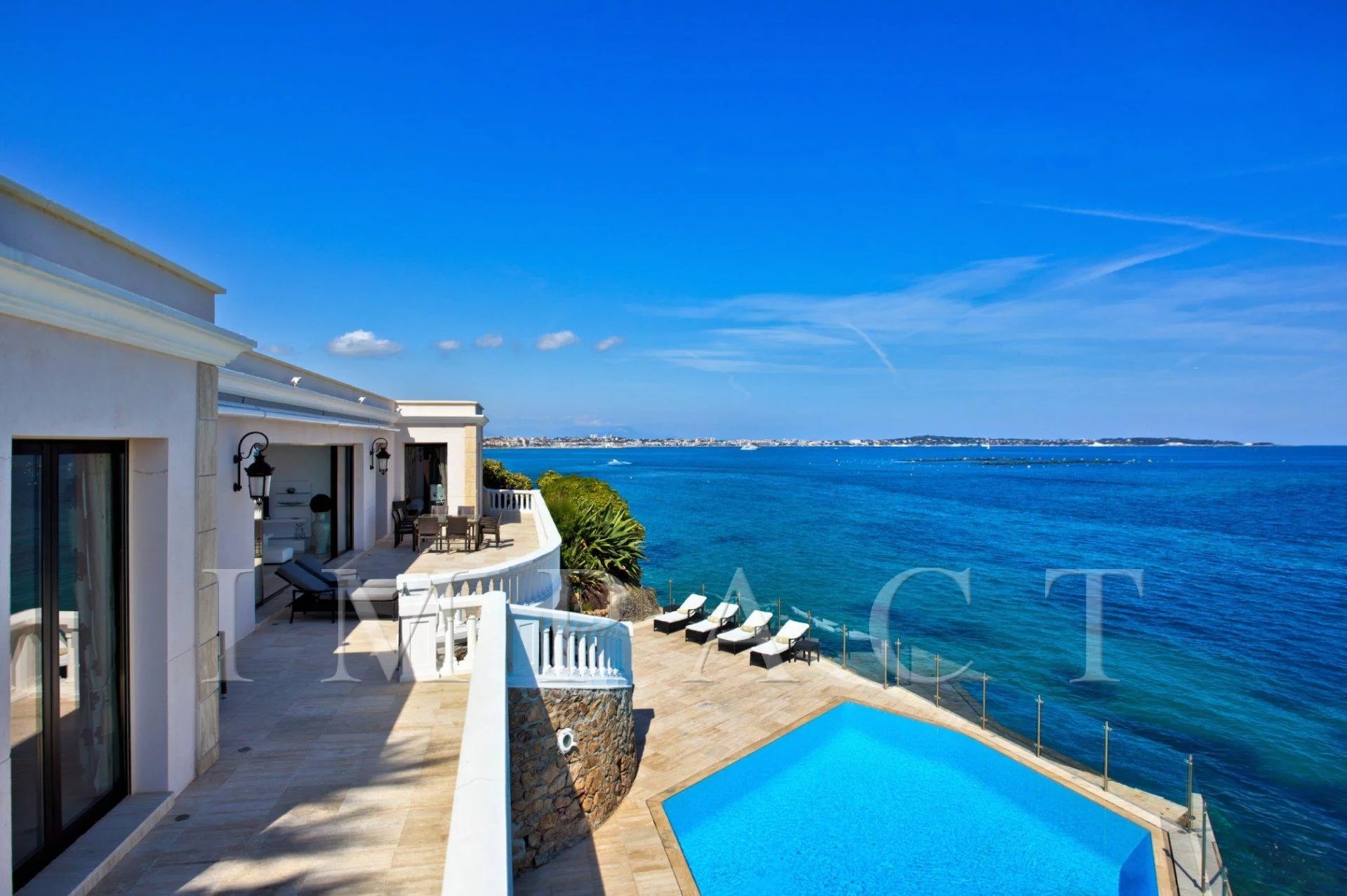  Apartment with panoramic sea view cannes