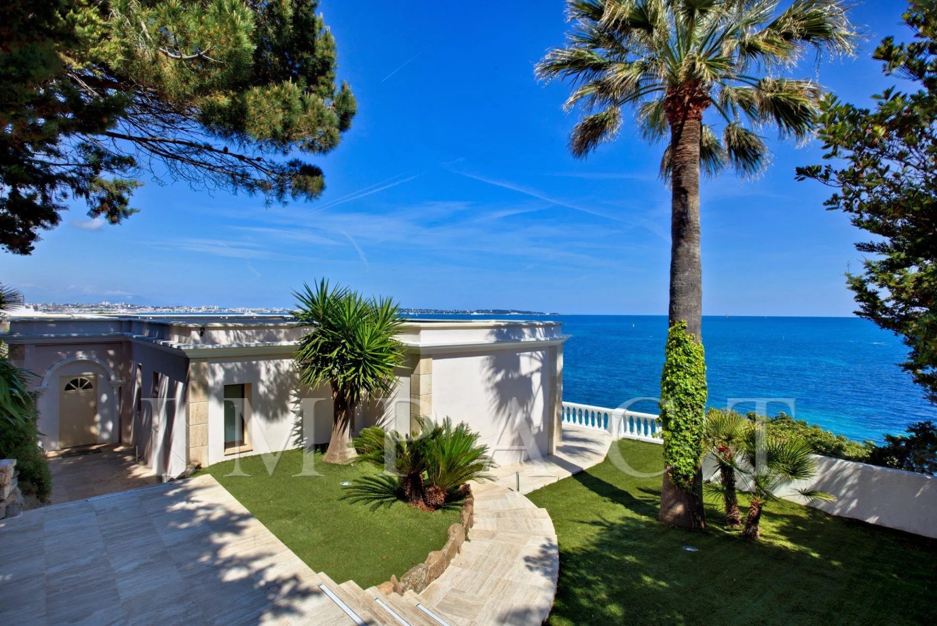 Villa pied dans l'eau à louer Cannes