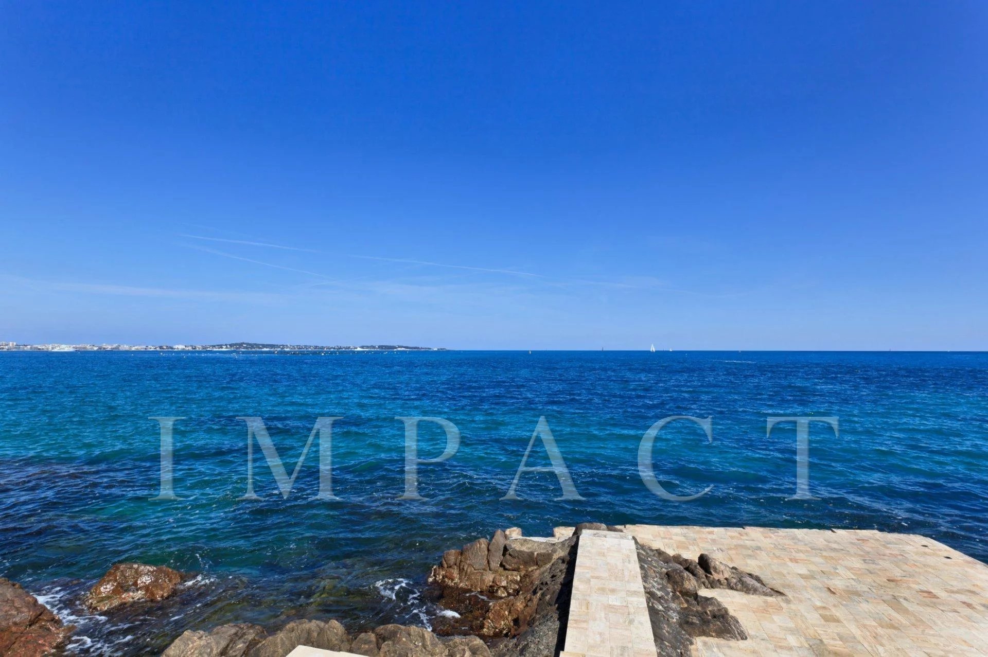 Waterfront Villa Cannes to rent