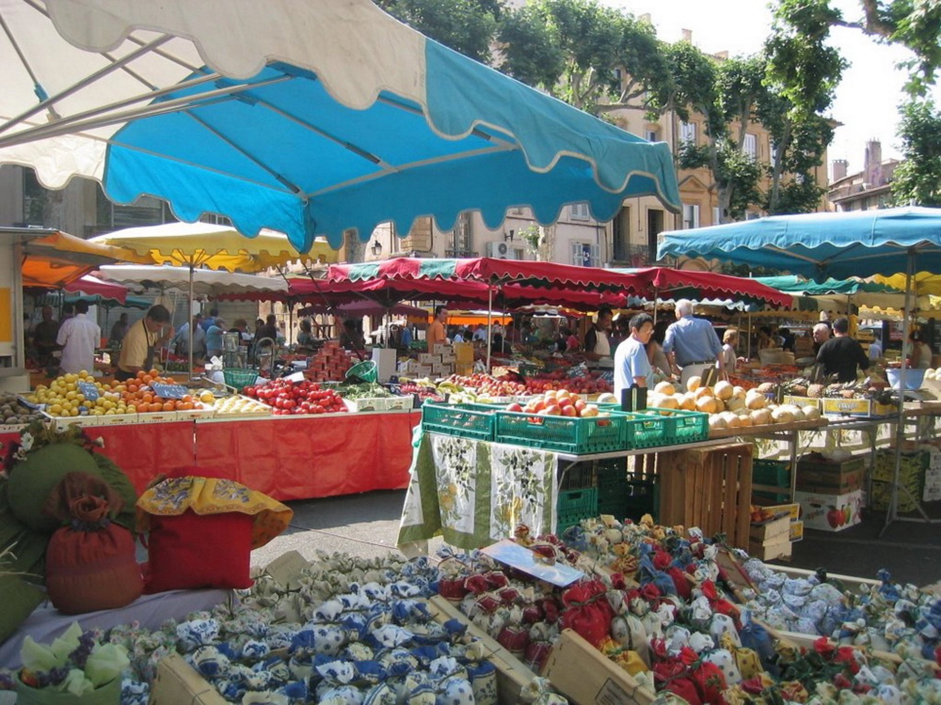 Bandol provencal market 7 days on 7