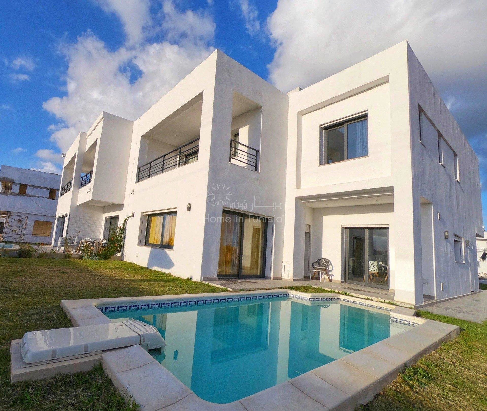 Villa golf jumelée neuve de 327.35 m2 avec 4 chambres terrasse jardin piscine