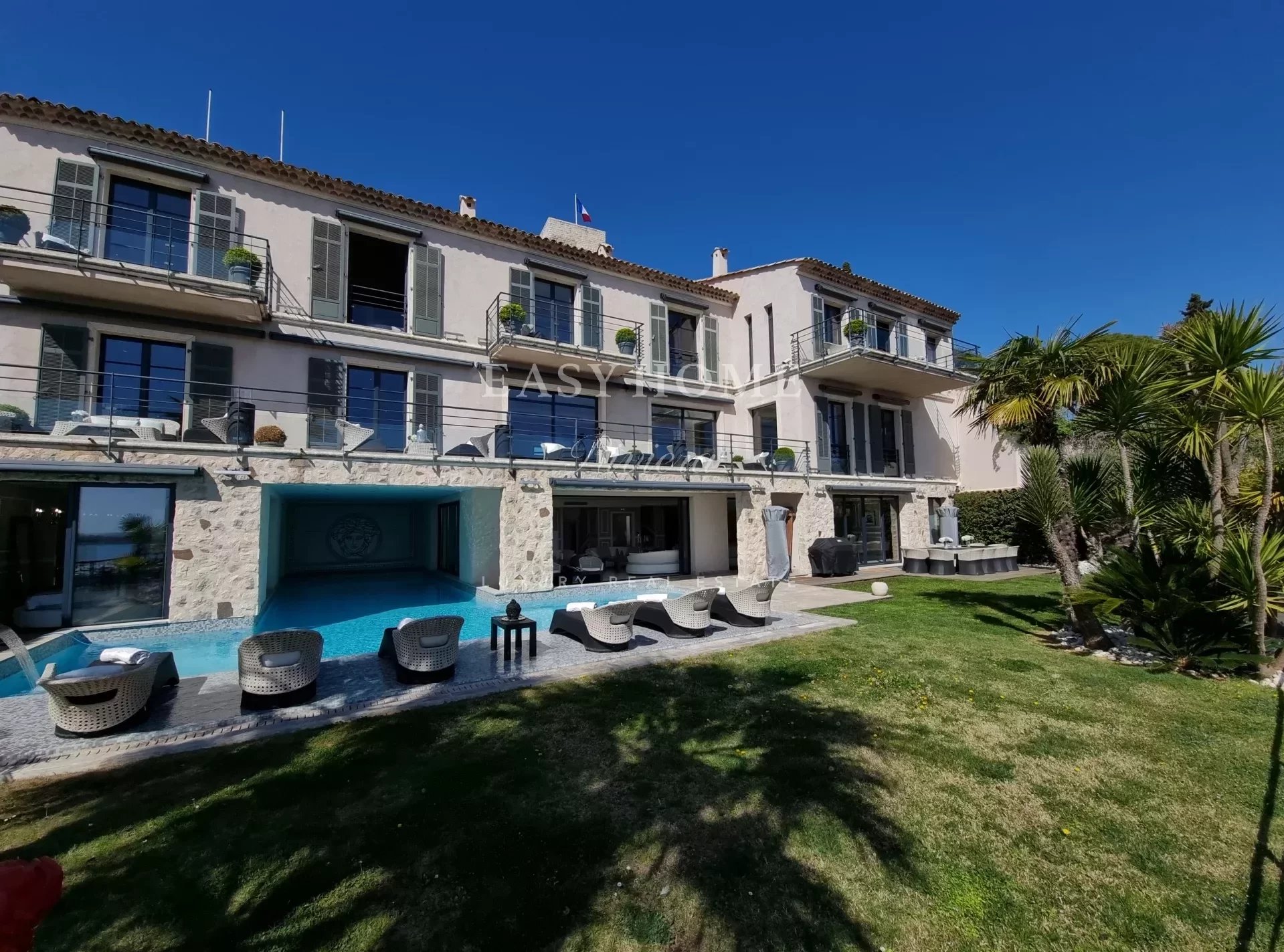 Purchase / Sale Luxury villa in Cannes center with sea view