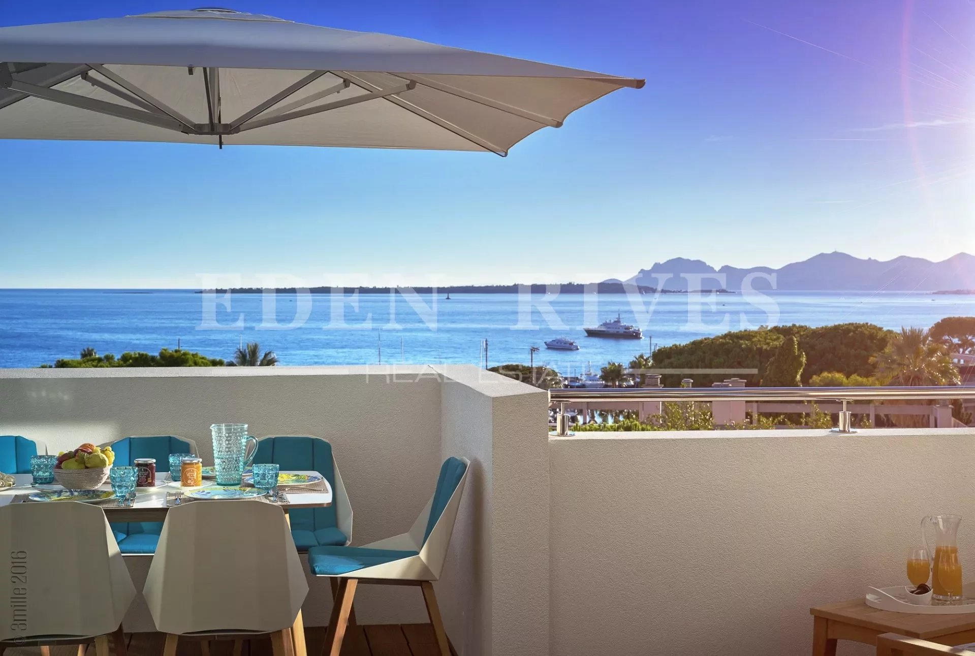 CAP D'ANTIBES PENTHOUSE AVEC PISCINE PRIVATIVE