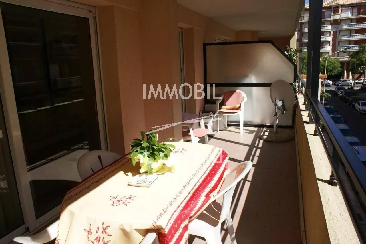 EXCLUSIVITE' MENTON CENTENAIRE - Appartement trois pièces traversant avec terrasse et balcon