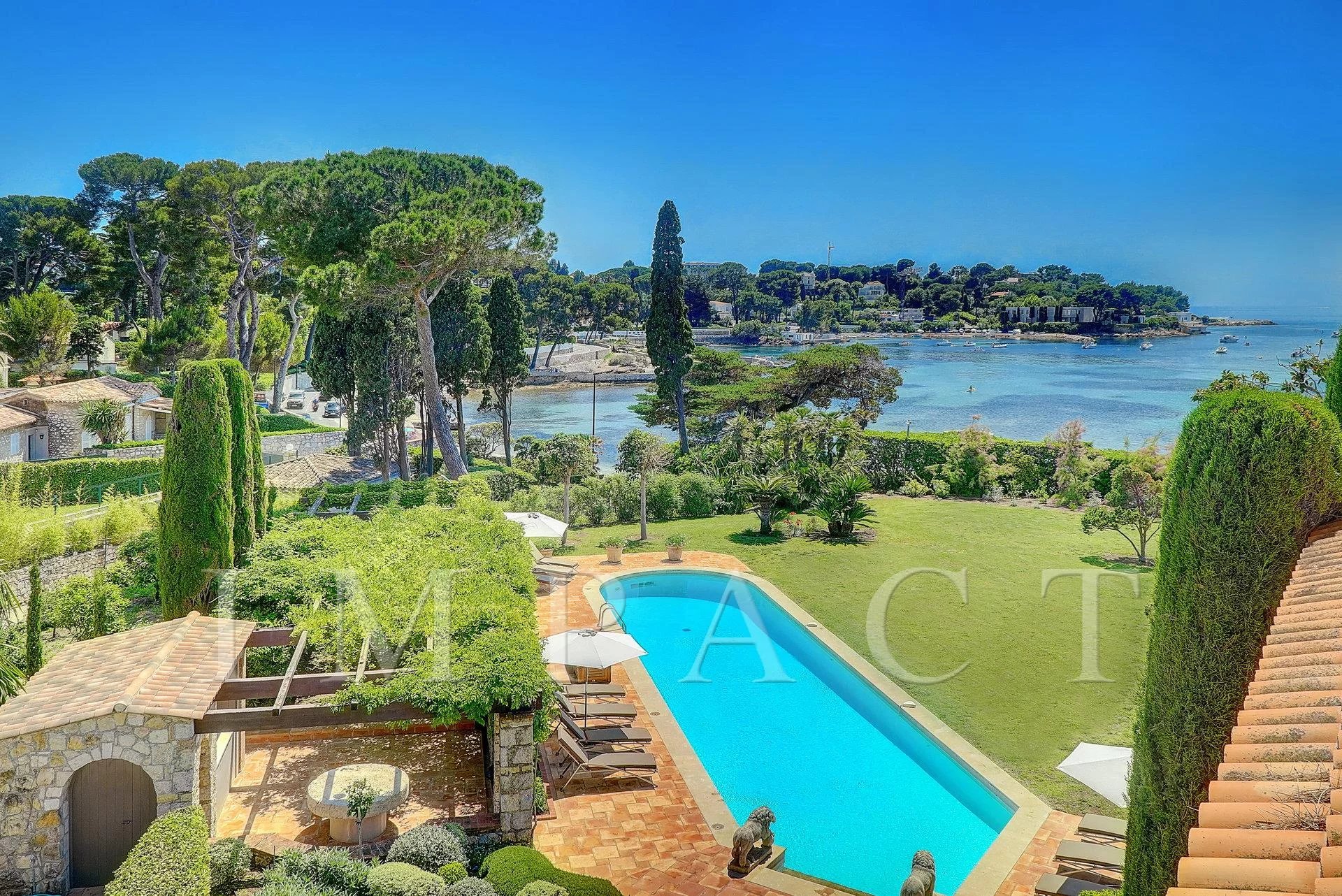 Villa for rent Cap d'Antibes with sea view
