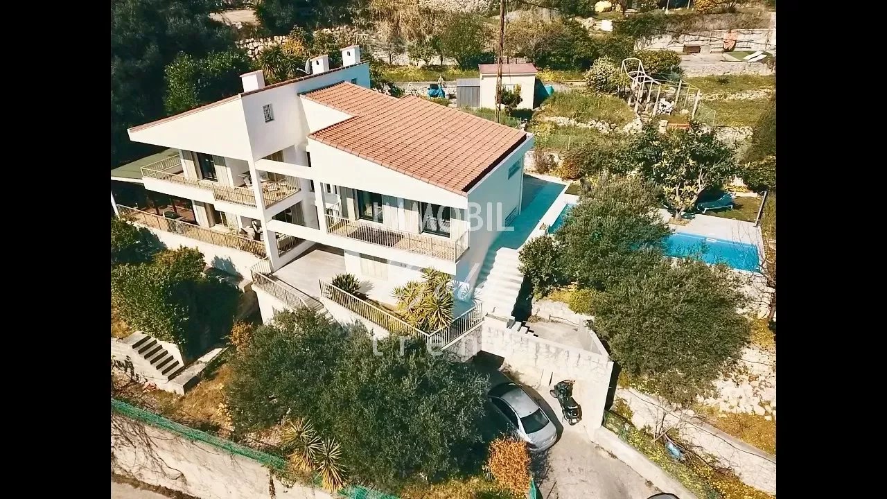 Real estate Monaco border - For sale, huge house with a lot of potential, big terraces and sea view, situated next to the Principality of Monaco