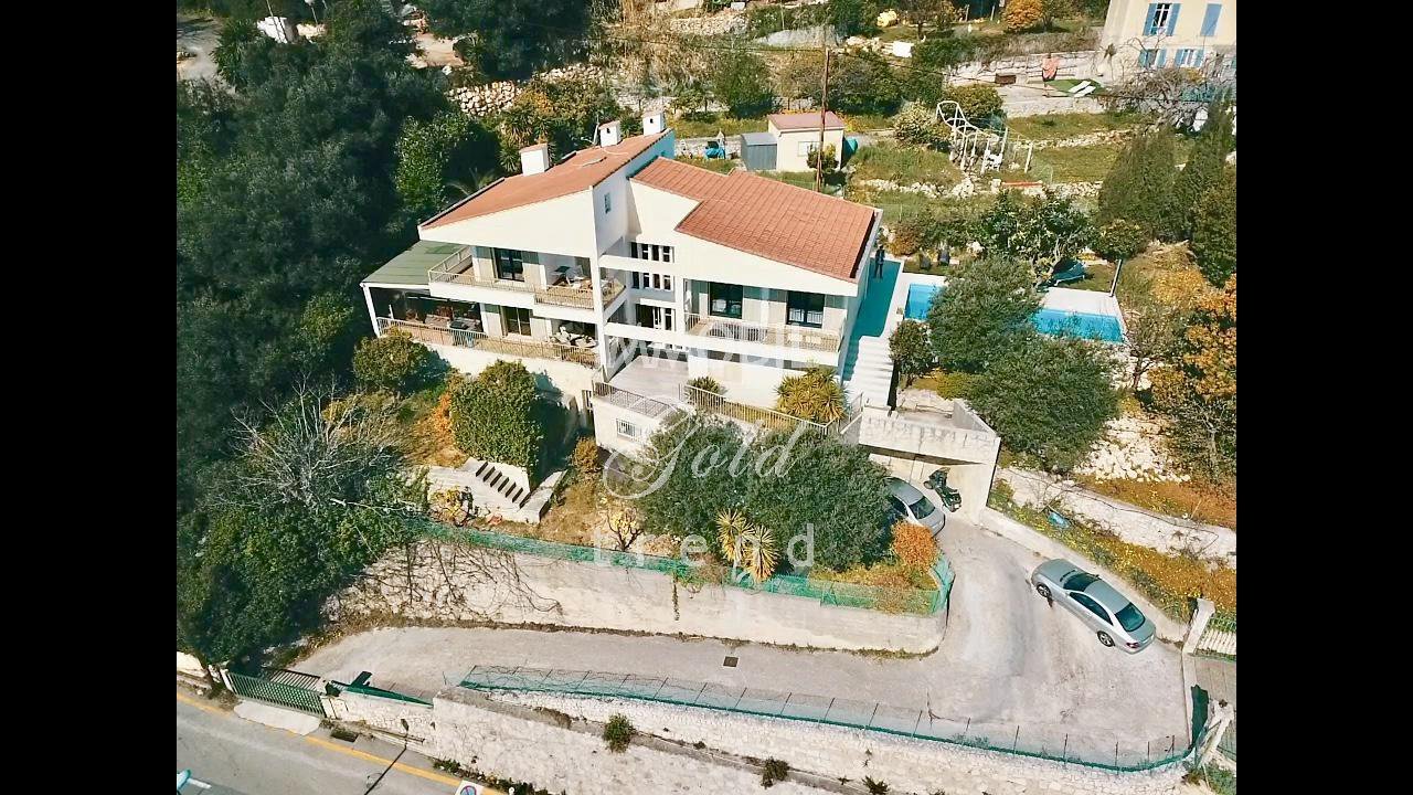 Immobilier frontière Monaco - A vendre, grande maison avec beaucoup de potentiel, grandes terrasses et vue mer, très proche de la Principauté de Monaco