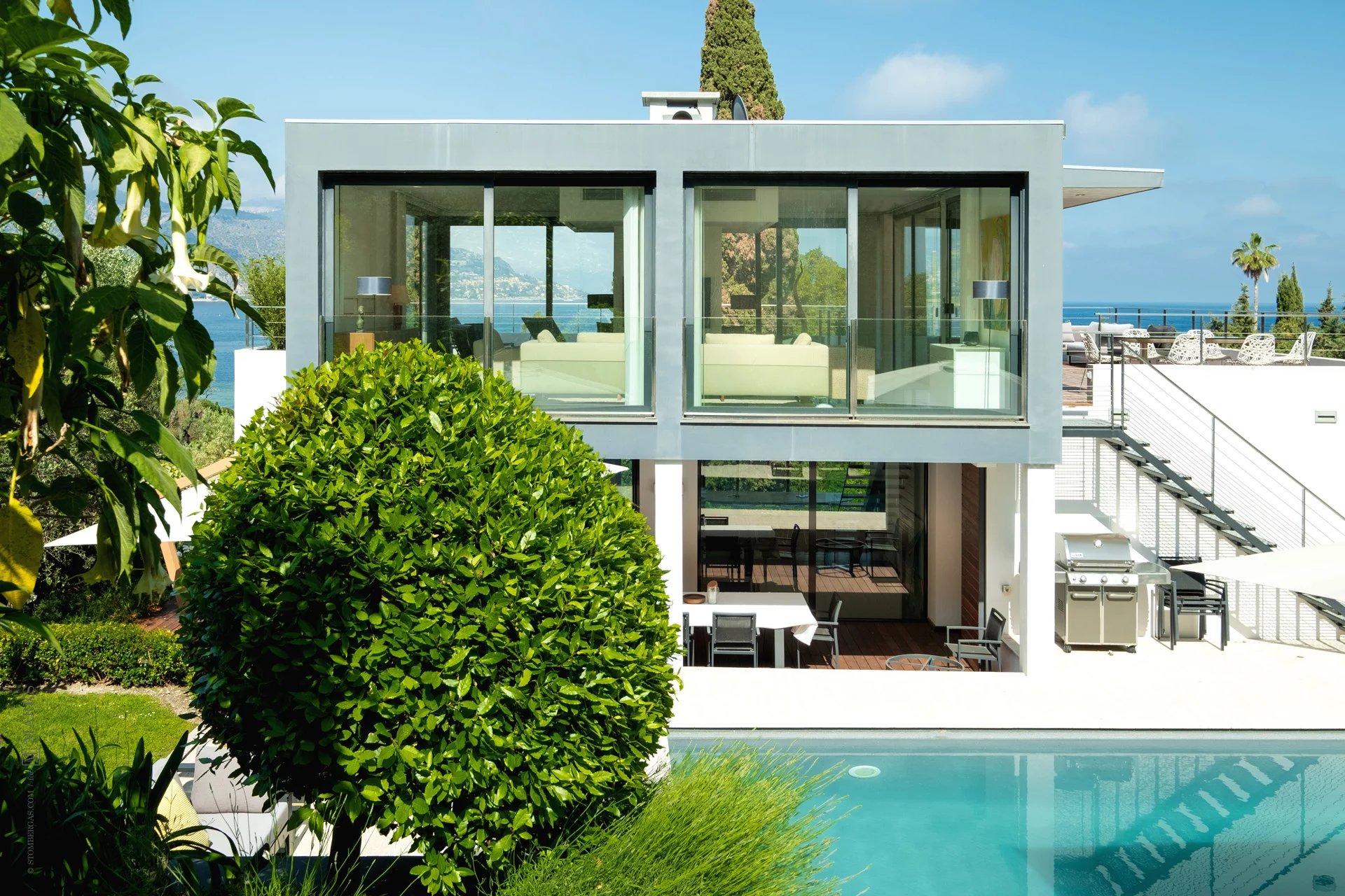 1506563-Villa moderne avec très jolie vue mer
