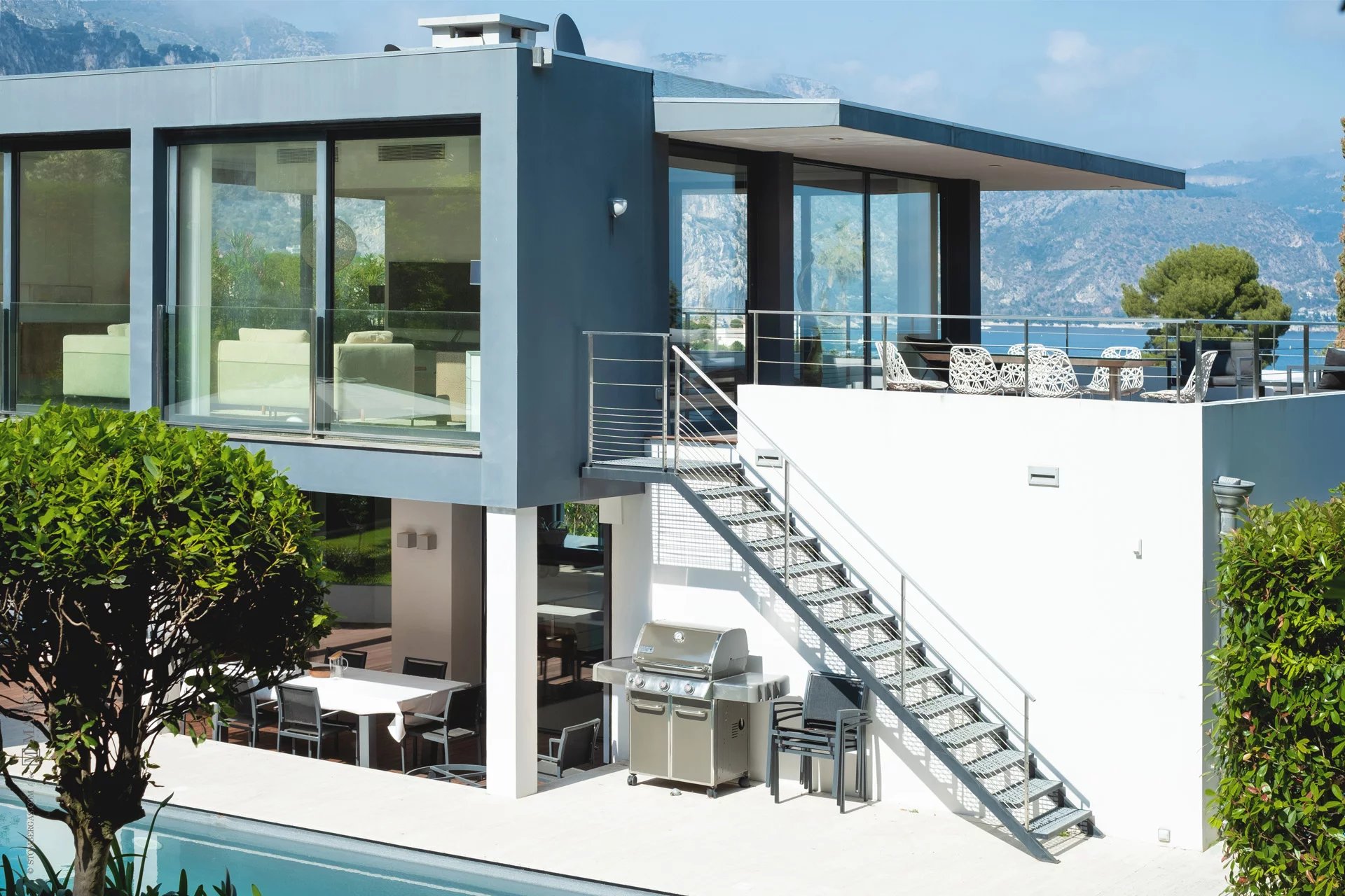1506563-Villa moderne avec très jolie vue mer