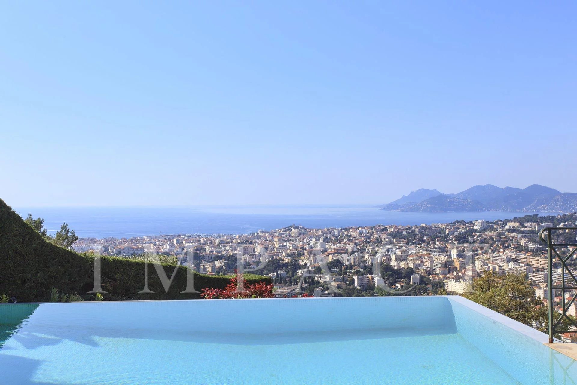 Superbe villa à louer sur les hauteurs de Cannes