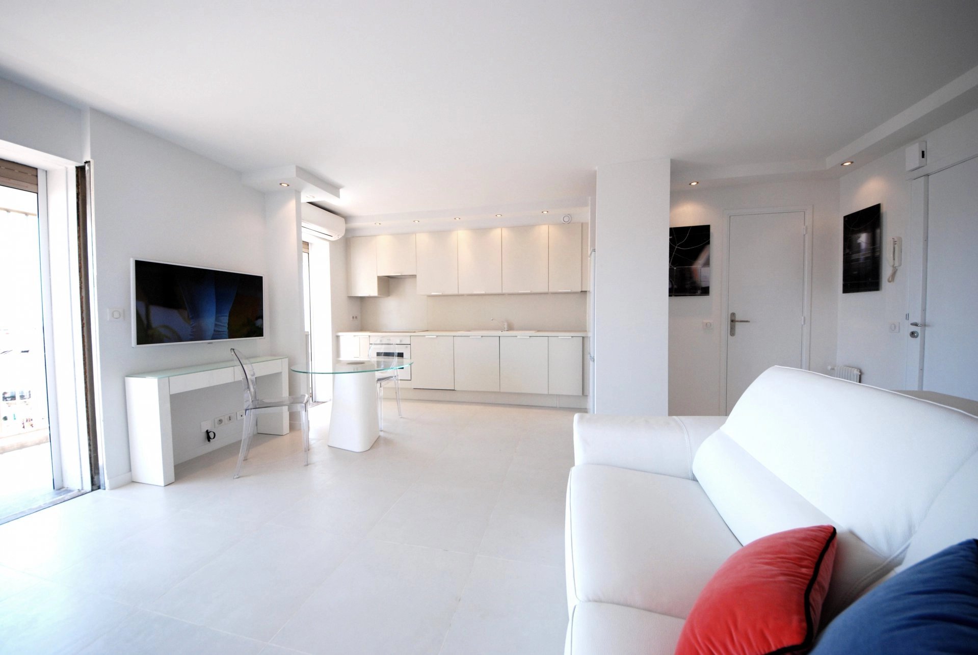 the Clark, white minimalist modern 1-bedroom apartment close to rue d’Antibes