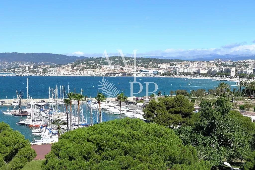 SUPERB ROOF VILLA WITH ENCHANTING SEA VIEW - CANNES CROISETTE