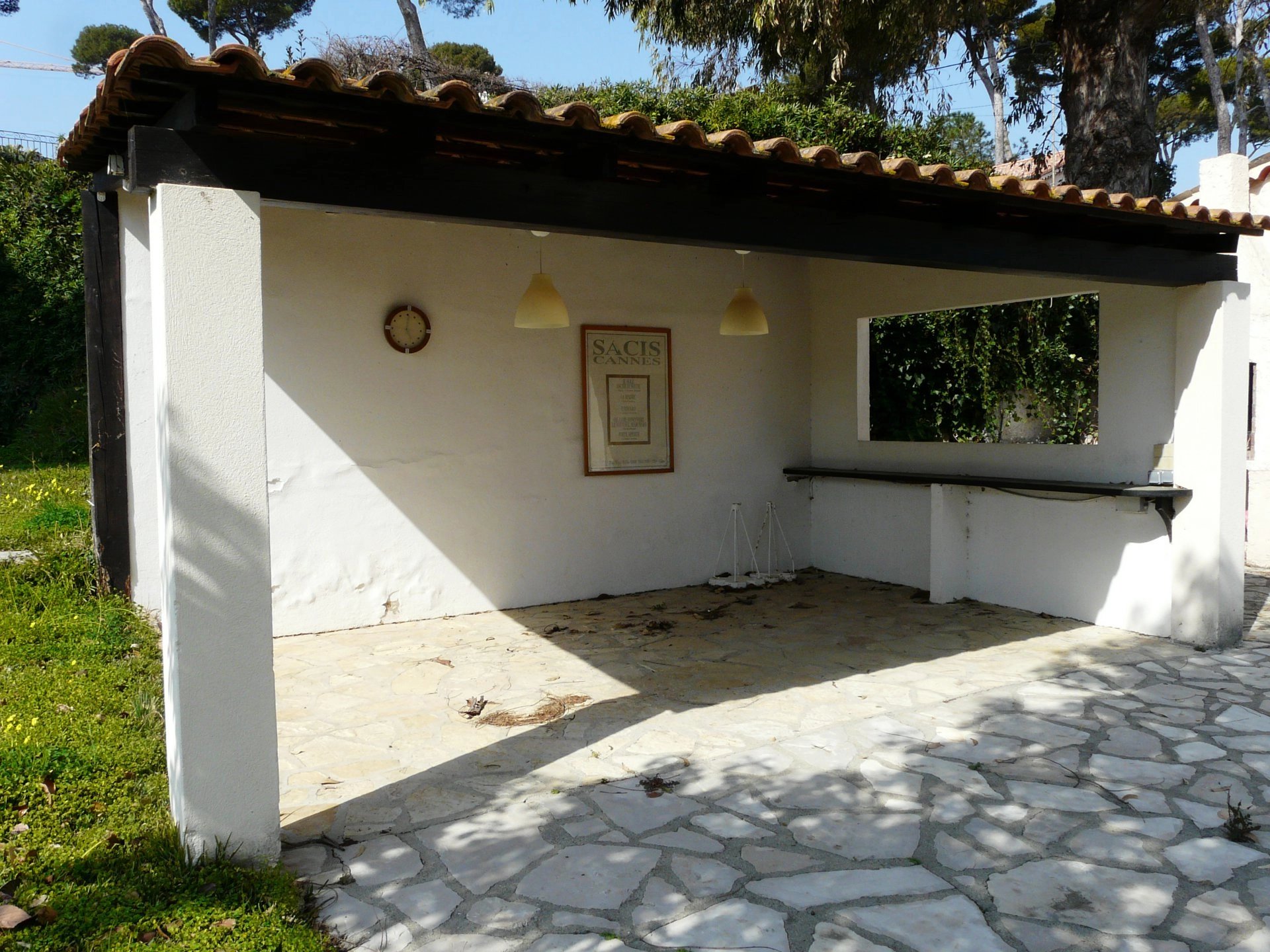 COMFORTABLE VILLA FOR A FAMILLY AT 25 METERS FROM THE SEA