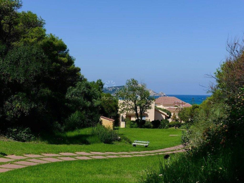 Belle villa vue mer S+3 de plus 150 m2 situé en front de mer d'une très belle résidence avec piscine