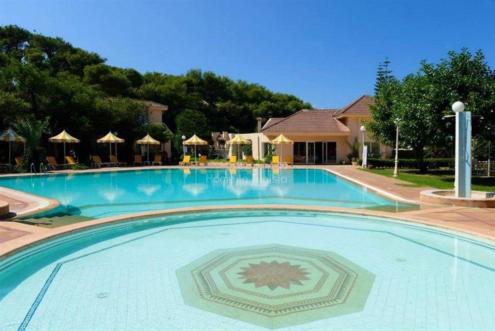 Appartement RDC S+1 de 78 m2 meublé équipé situé en bord de mer d'une très belle résidence avec jardin piscine terrasse