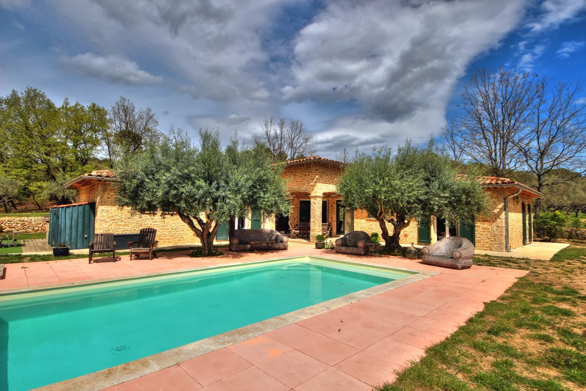 Lorgues, charming house with terrace pool and spa