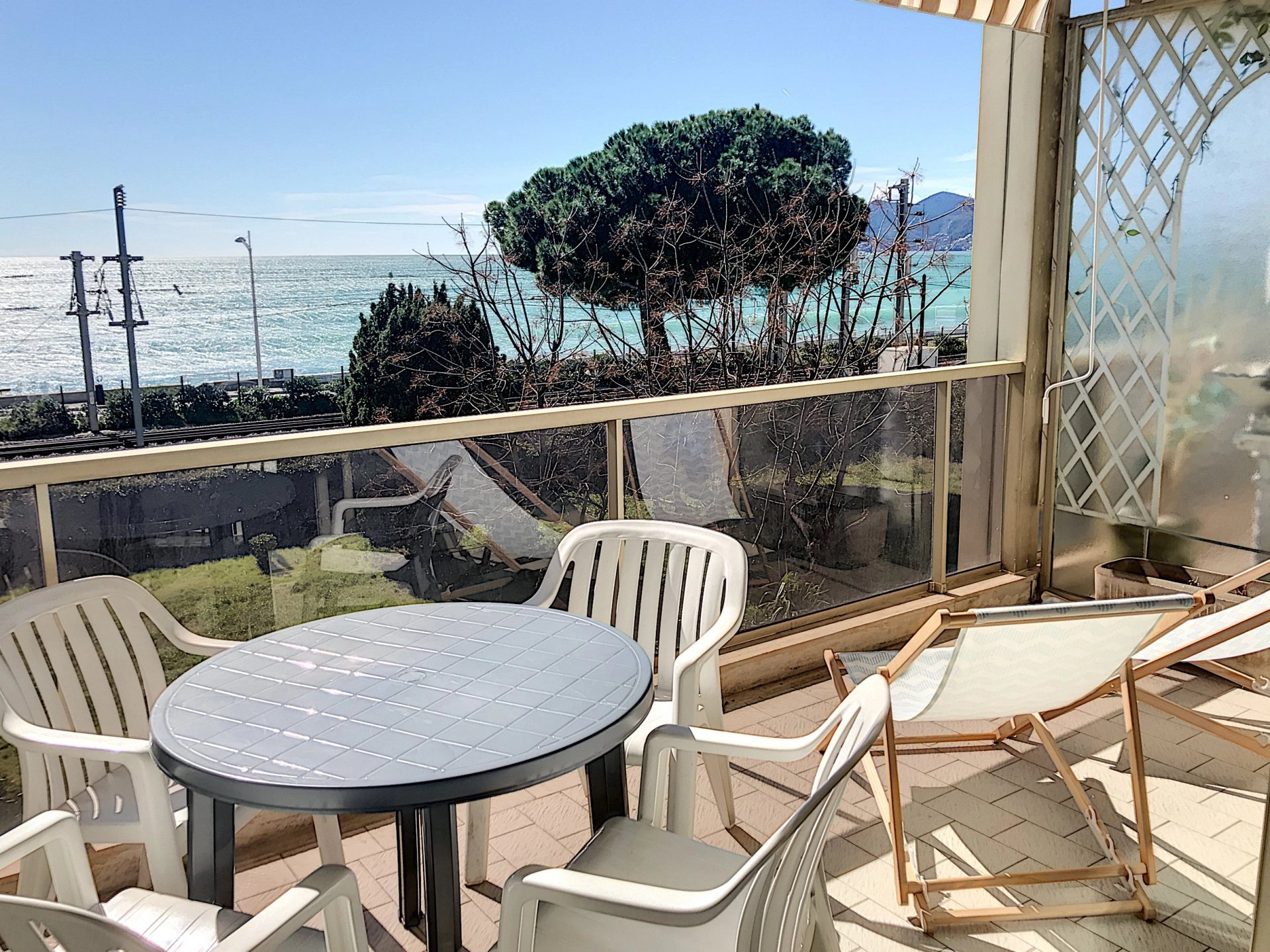 Seasonal rental Apartment Cannes-la-Bocca Bord de mer