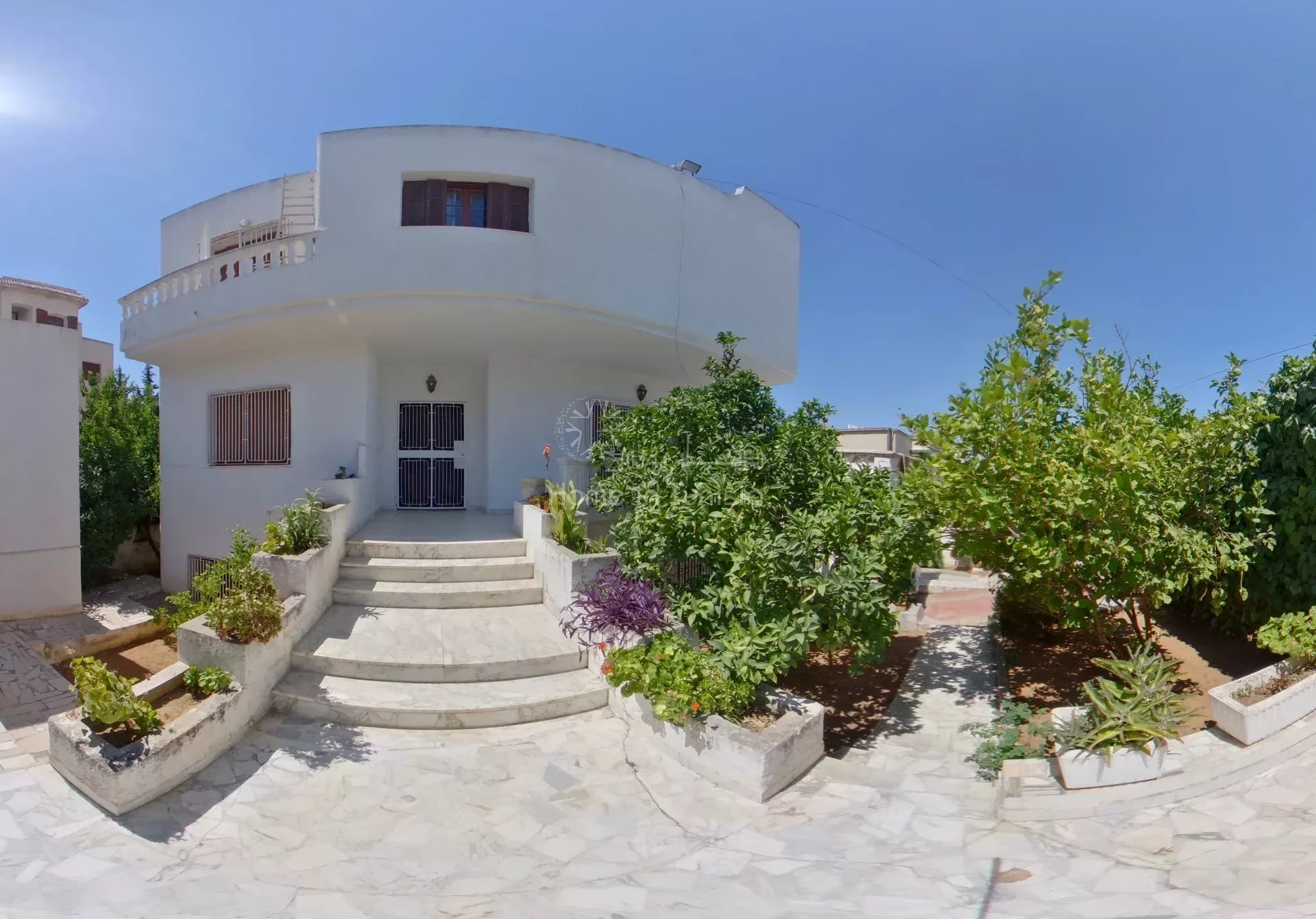 Spacious and green villa in Tunis