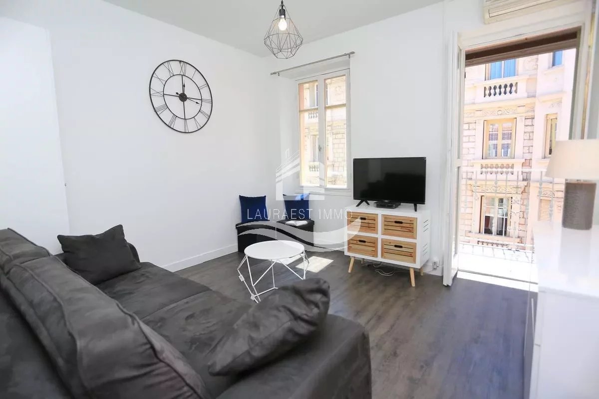 Living-room Wooden floor Fireplace Exposed bricks