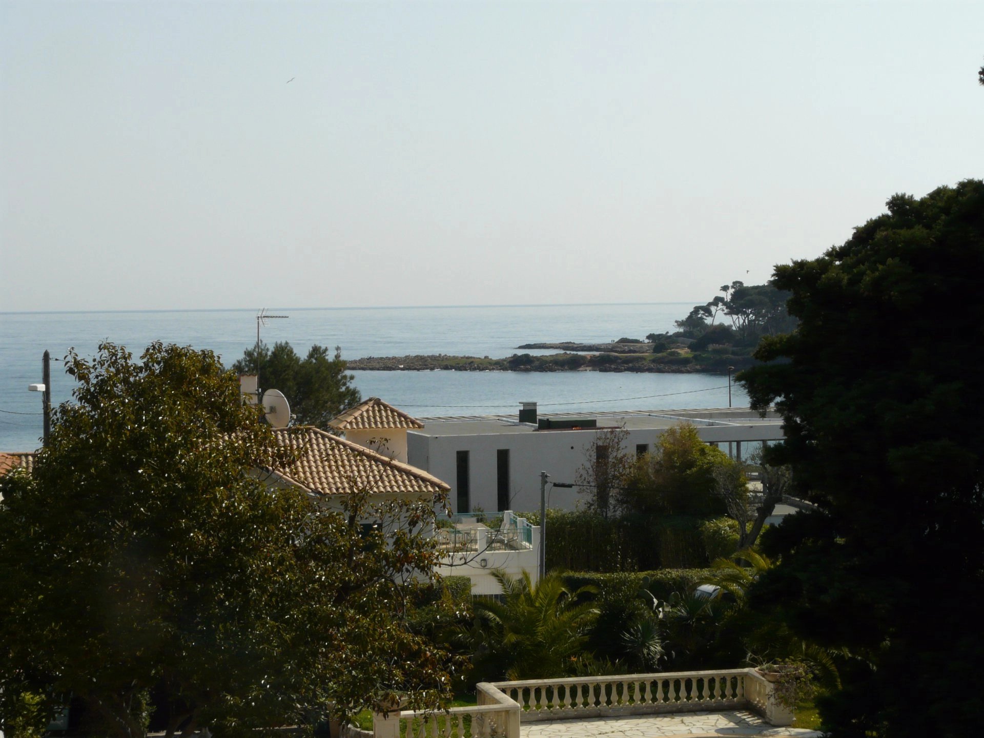 BEAUTIFUL RENOVATED PROVENÇAL VILLA AT 30 METERS FROM THE SEA