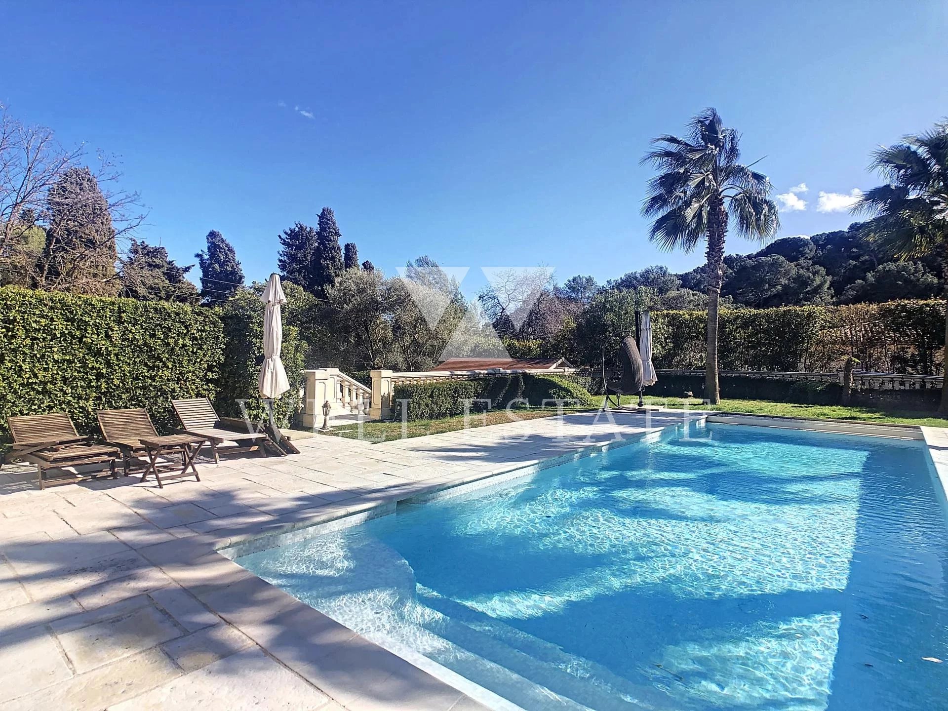 ANTIBES VILLA PLAIN PIED RENOVEE 350 M2 -  BELLE PISCINE CHAUFFEE