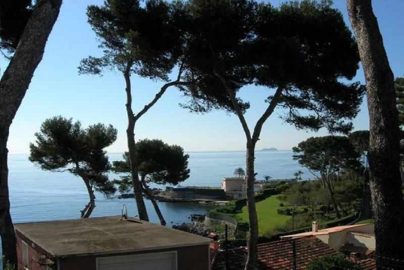 Villa Cap d'Antibes with nice sea view