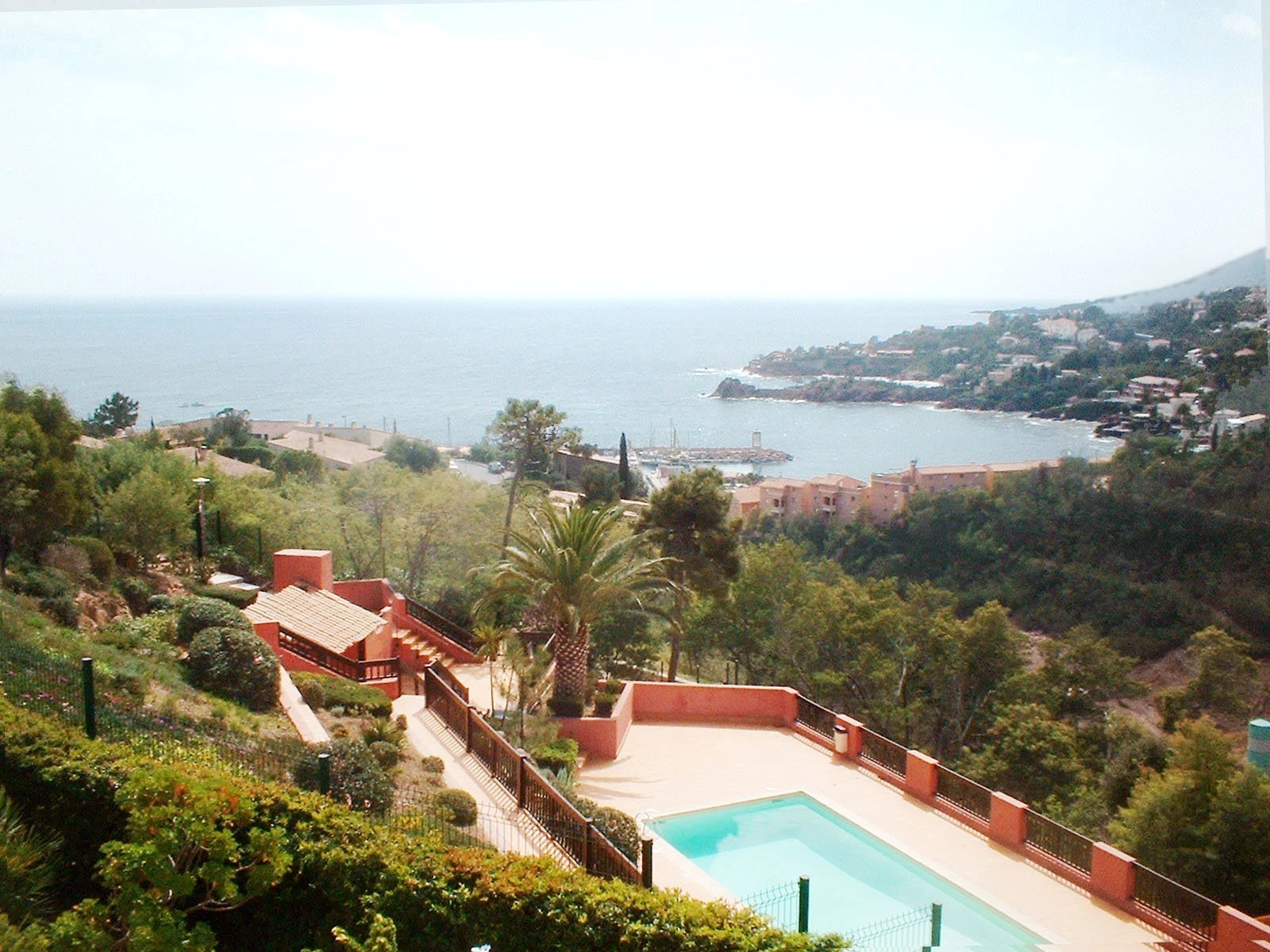 3 bed rooms apartment 6 sleeps) terrace, sea view * MM 03 *