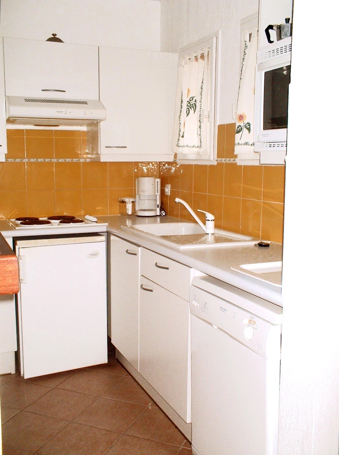 holiday flat: living room,  bed room (4 persons) kitchenette terrasse garden  * RO 17 *