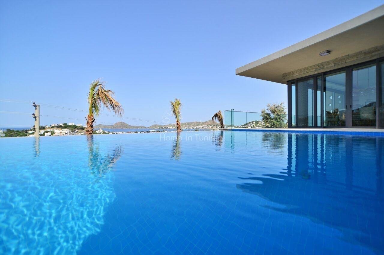 Bodrum villas of high standing panoramic views over the bay, the sea and the islands